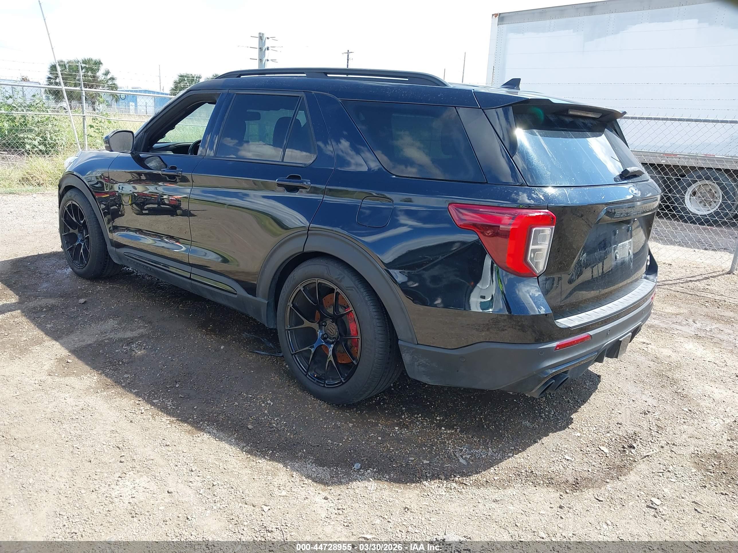 FORD EXPLORER image 3