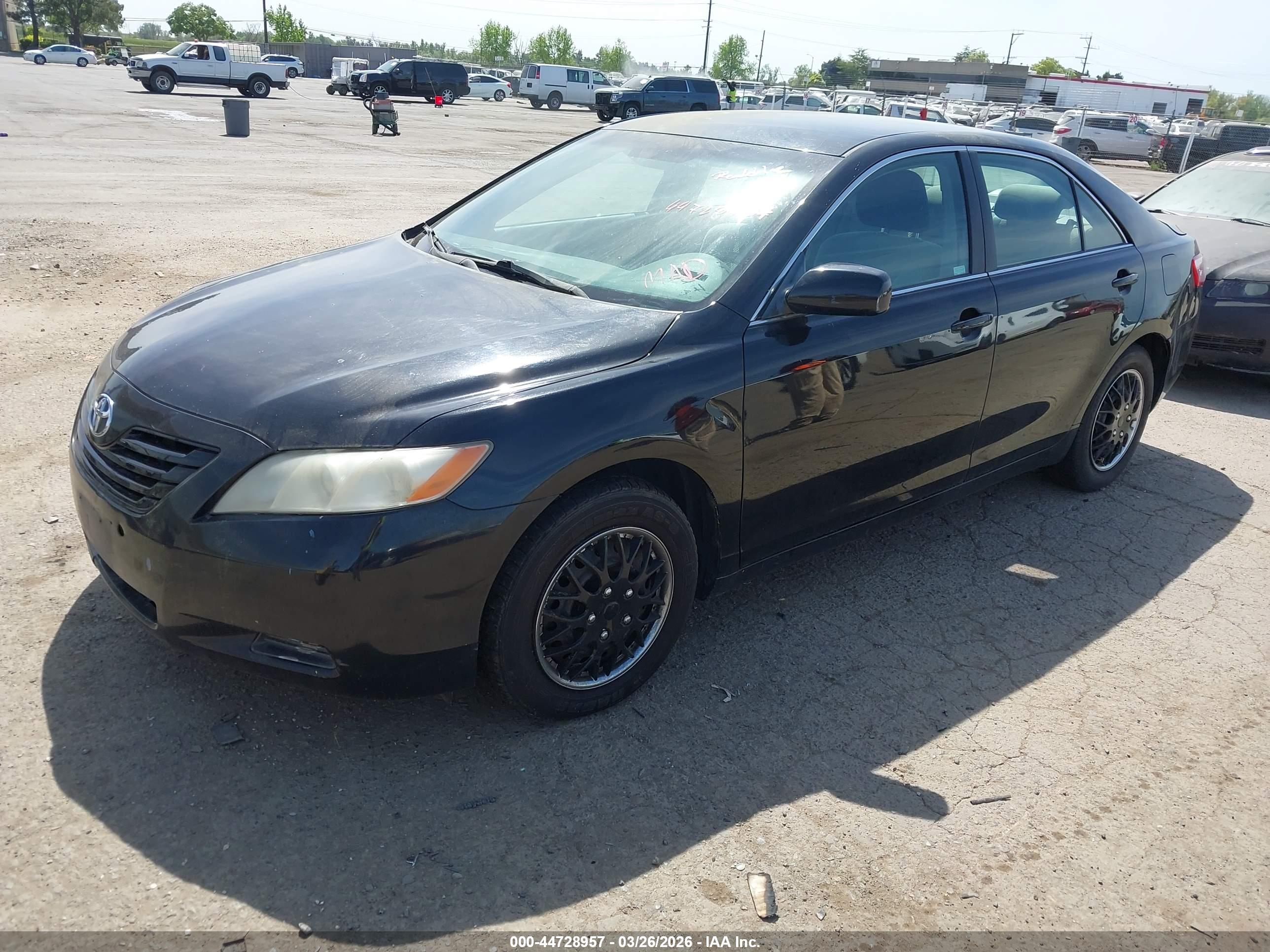 TOYOTA CAMRY image 2