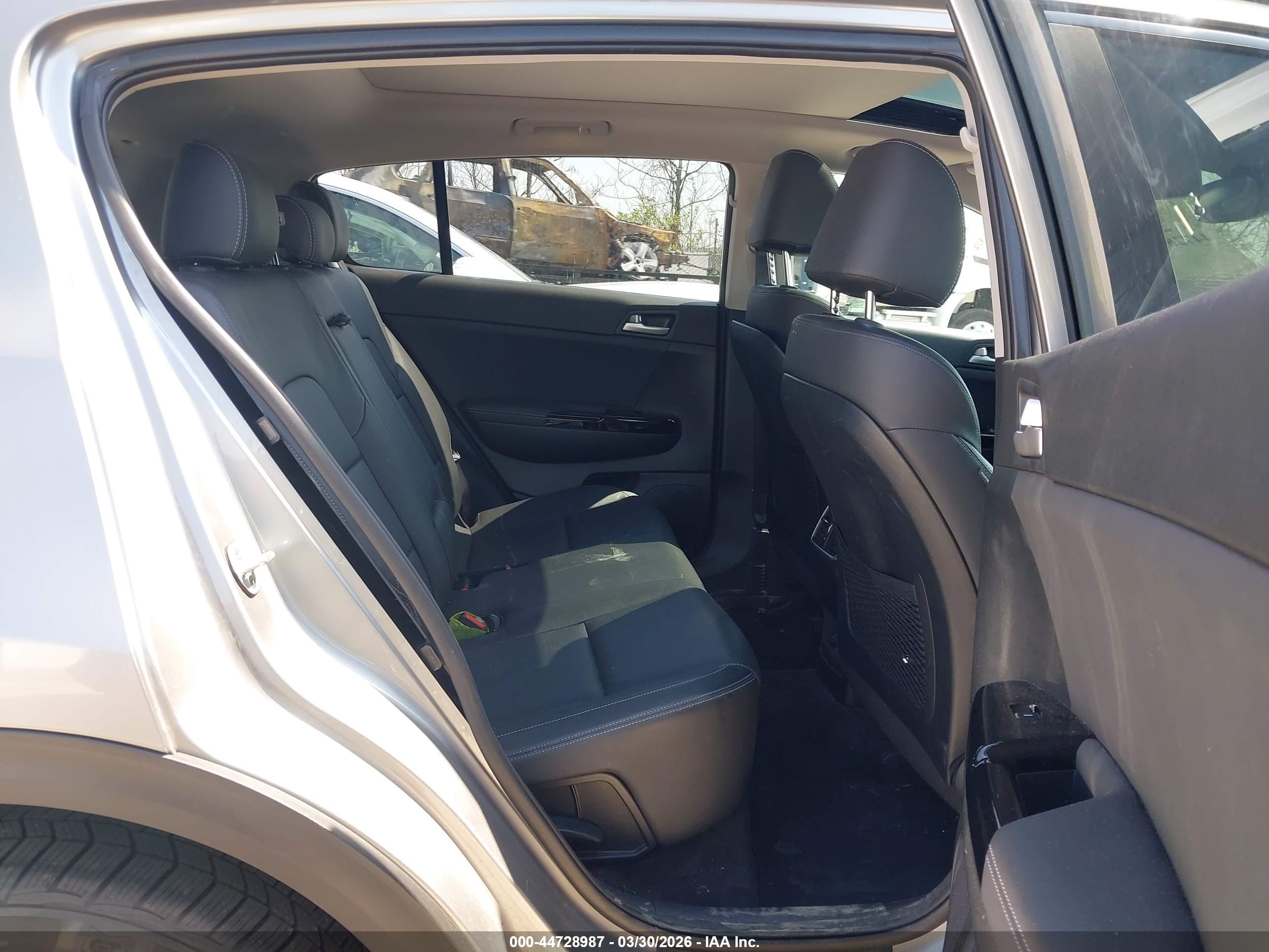 KIA SPORTAGE image 8