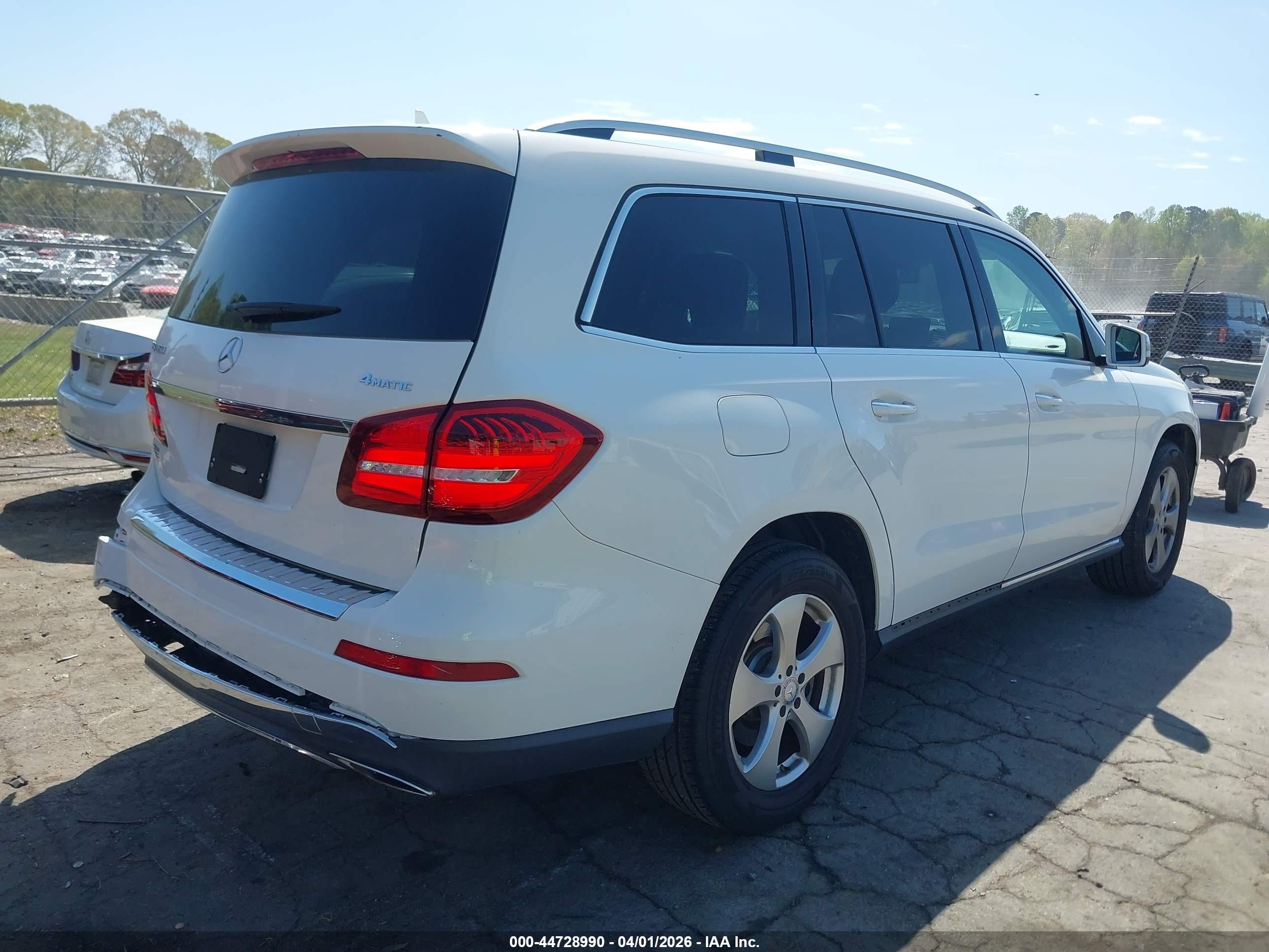 MERCEDES-BENZ GLS image 4