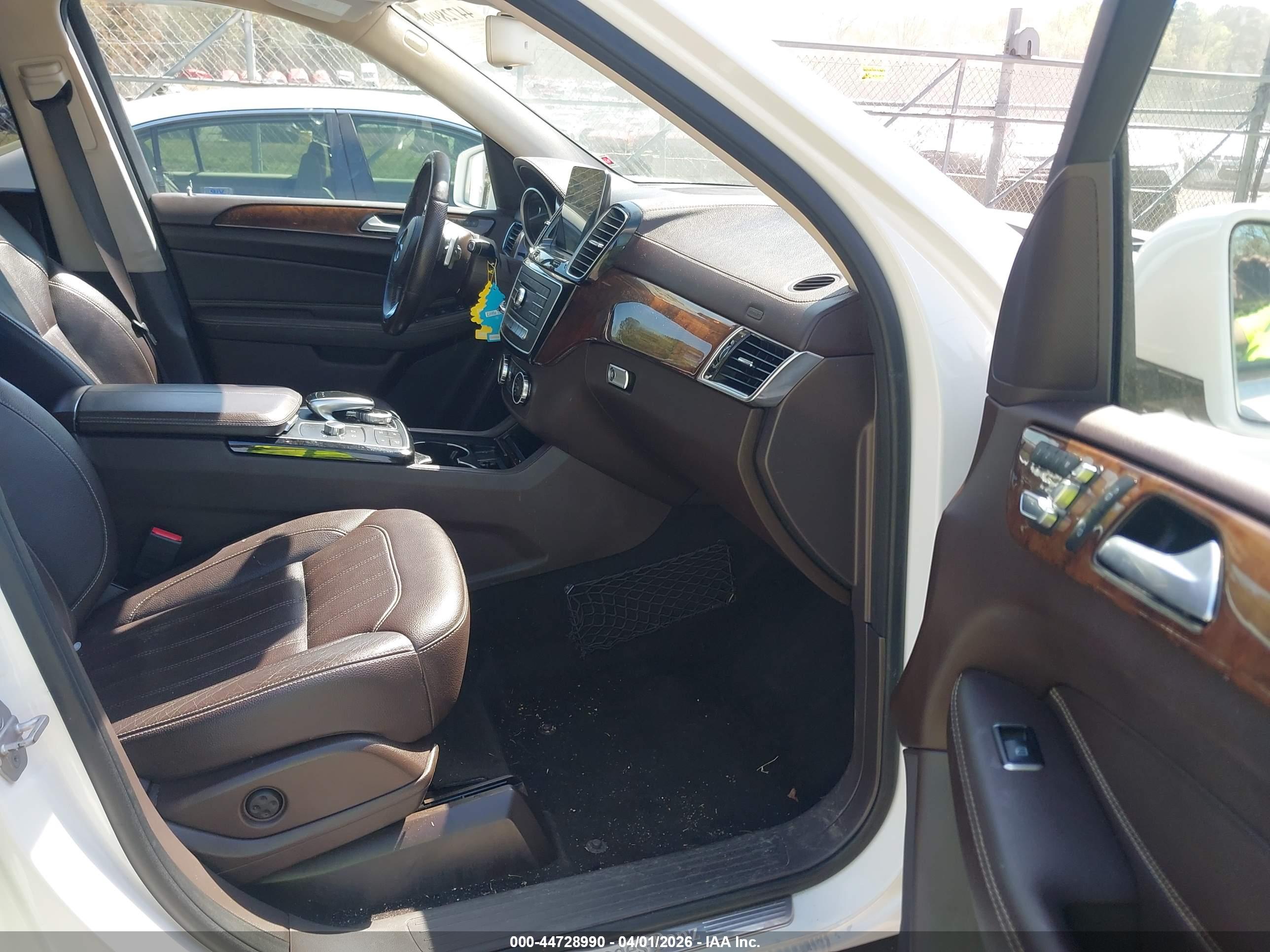 MERCEDES-BENZ GLS image 5
