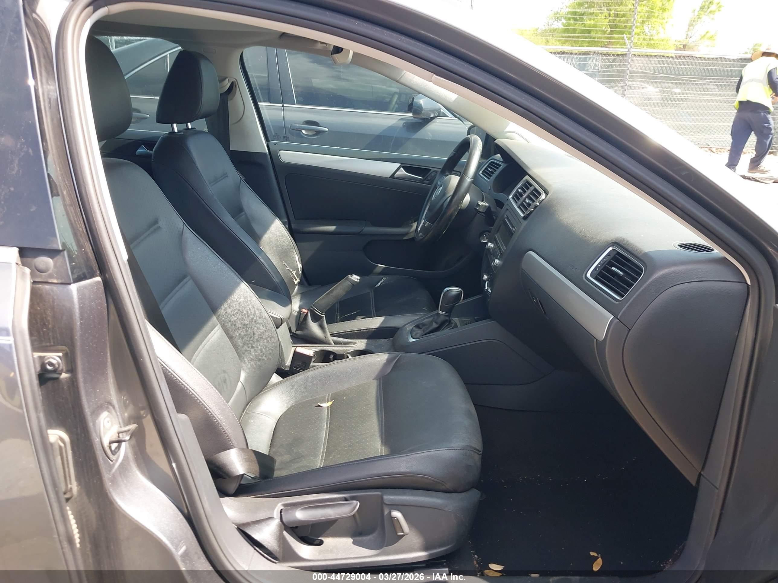 VOLKSWAGEN JETTA image 5