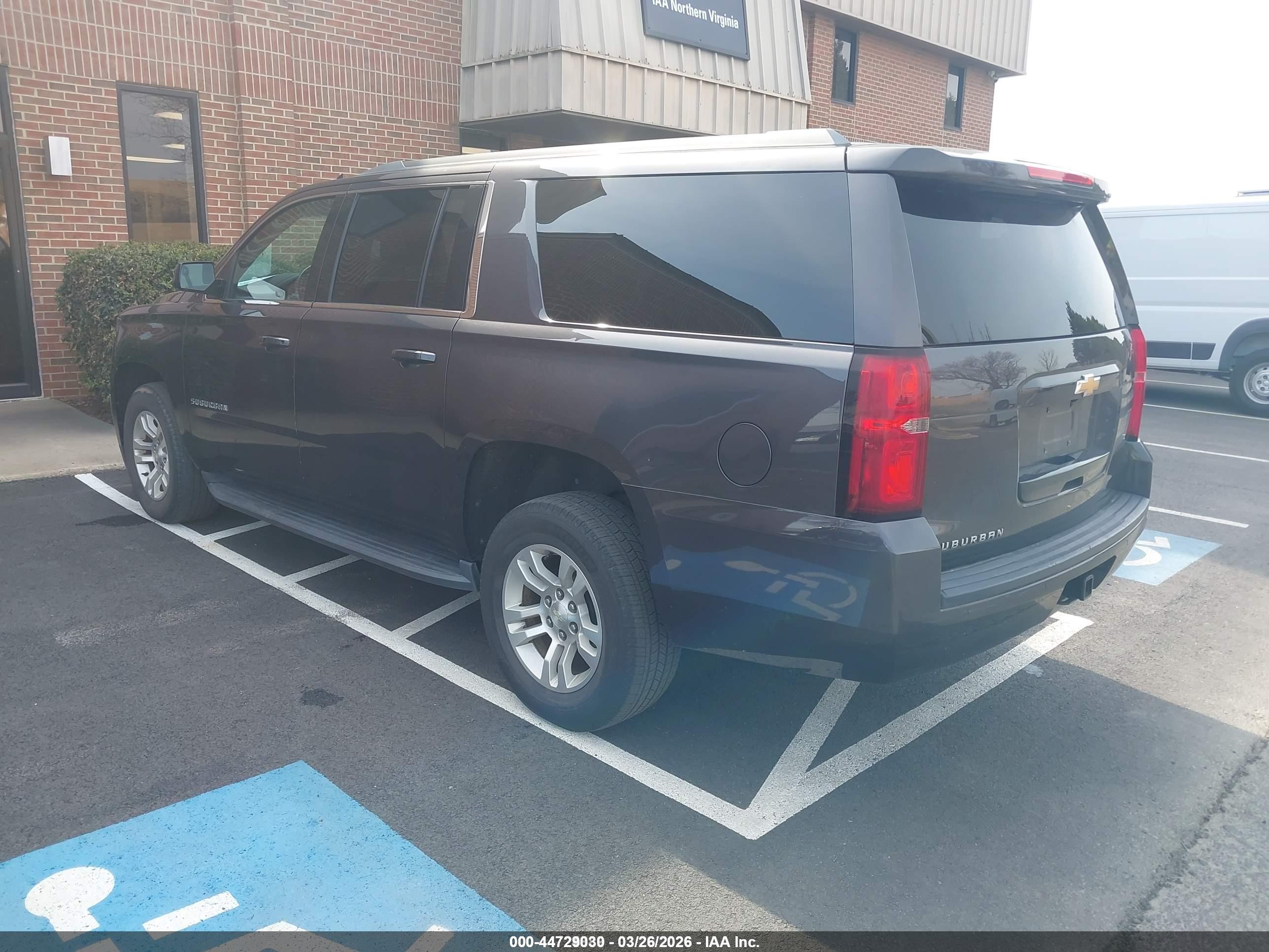 CHEVROLET SUBURBAN image 3