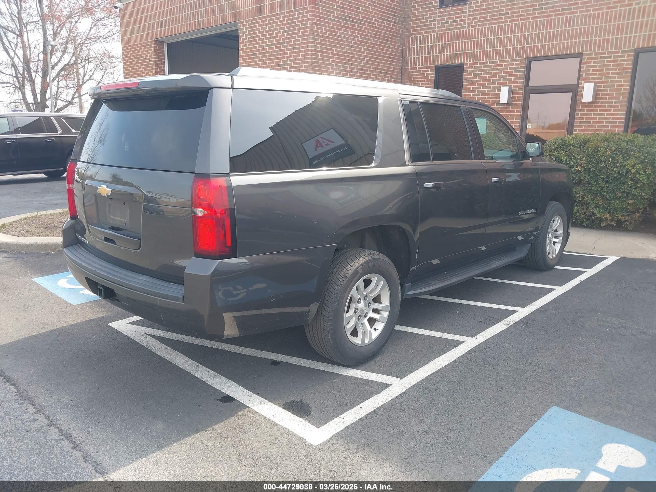 CHEVROLET SUBURBAN image 4