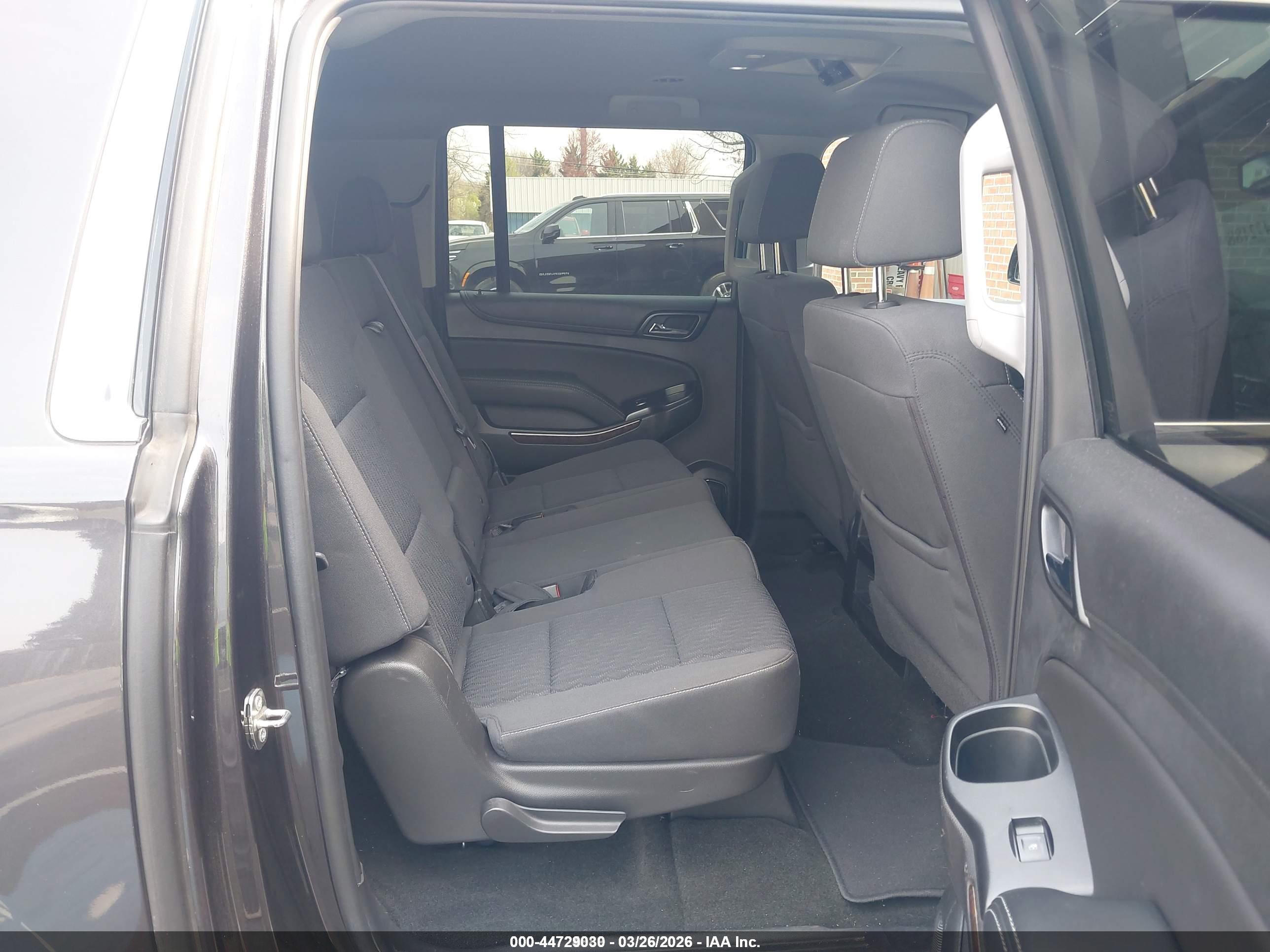 CHEVROLET SUBURBAN image 8
