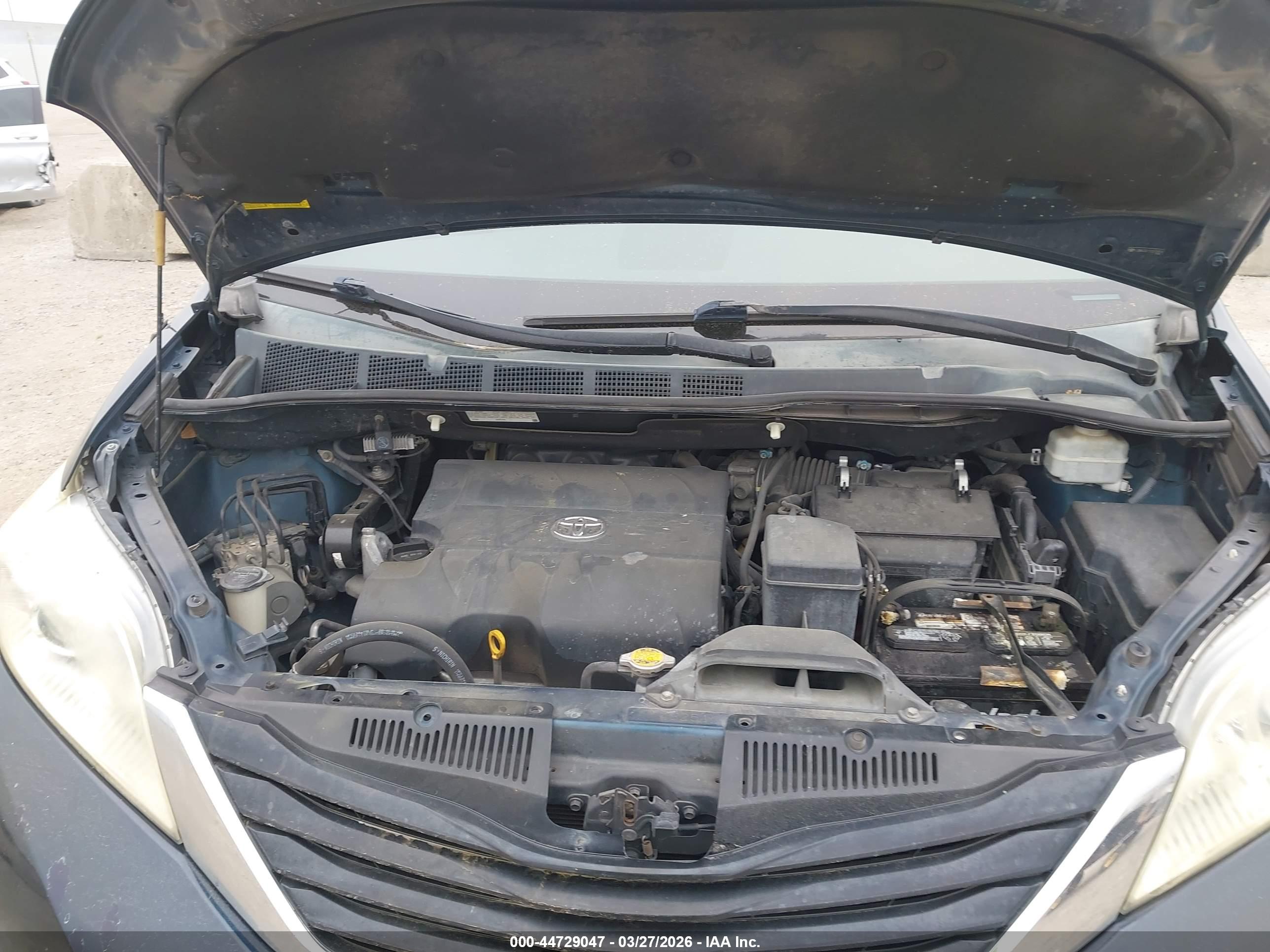 TOYOTA SIENNA image 10