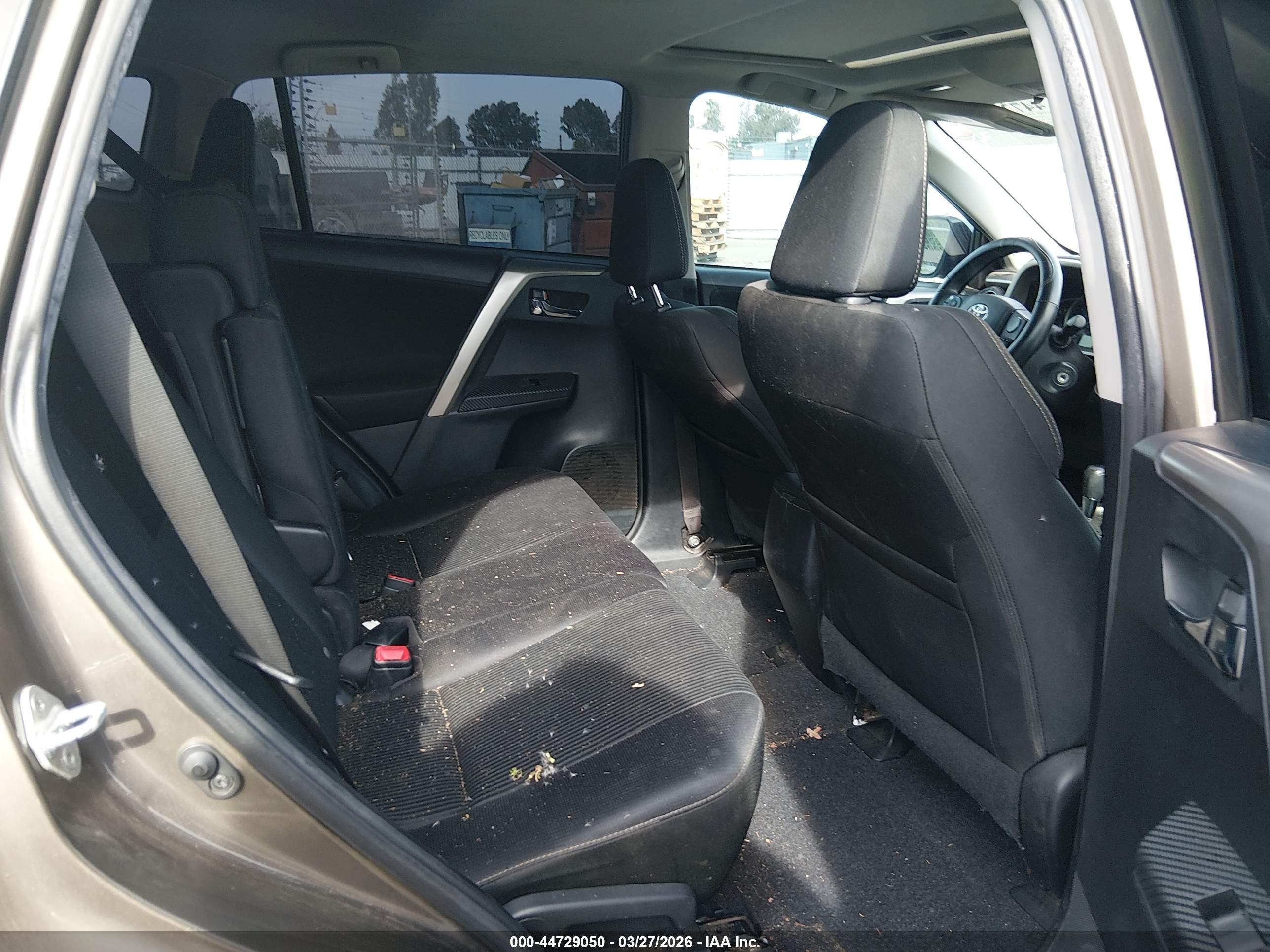 TOYOTA RAV4 image 8