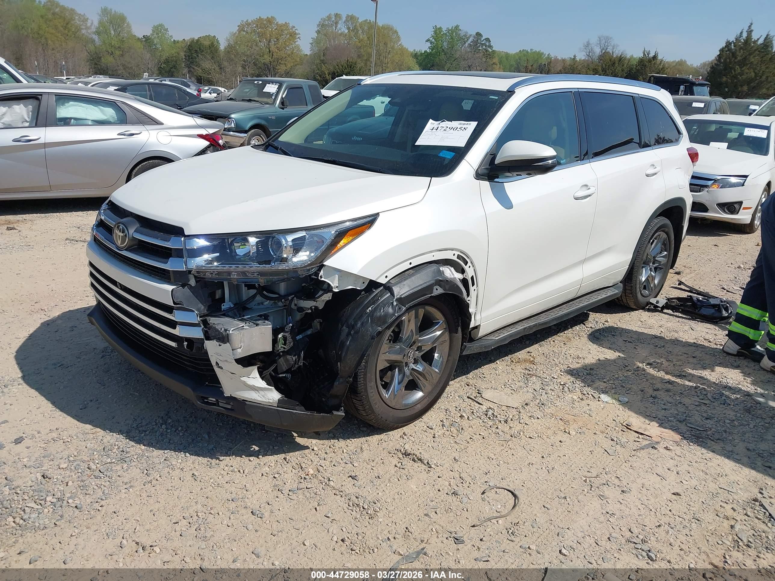 TOYOTA HIGHLANDER image 2