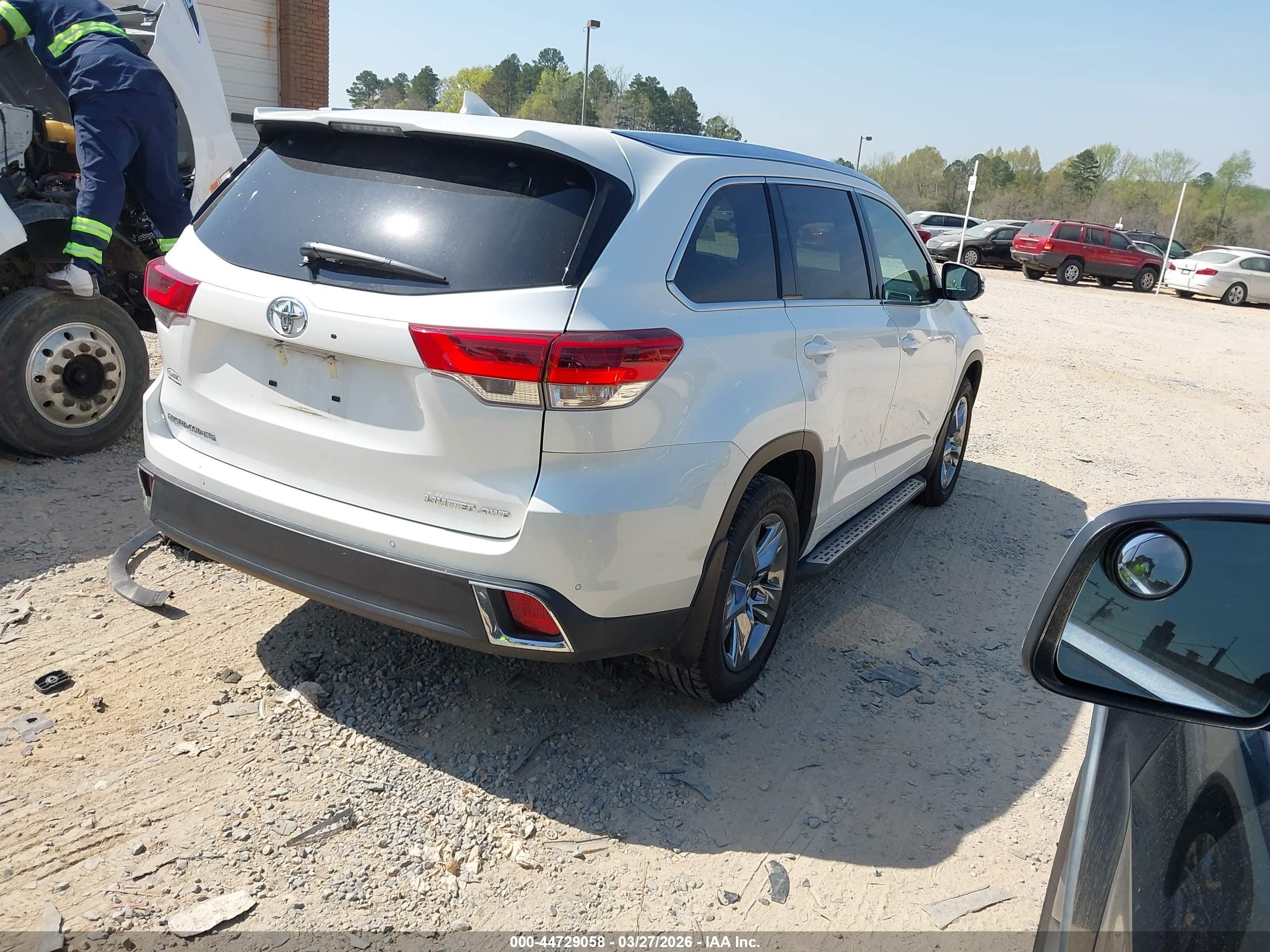 TOYOTA HIGHLANDER image 4