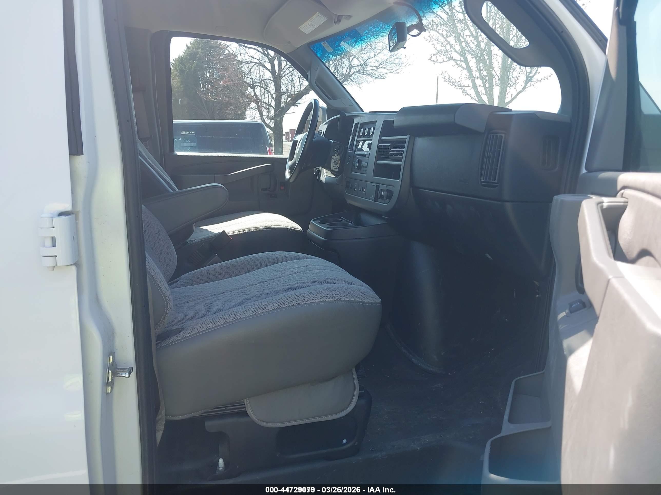 CHEVROLET EXPRESS image 5