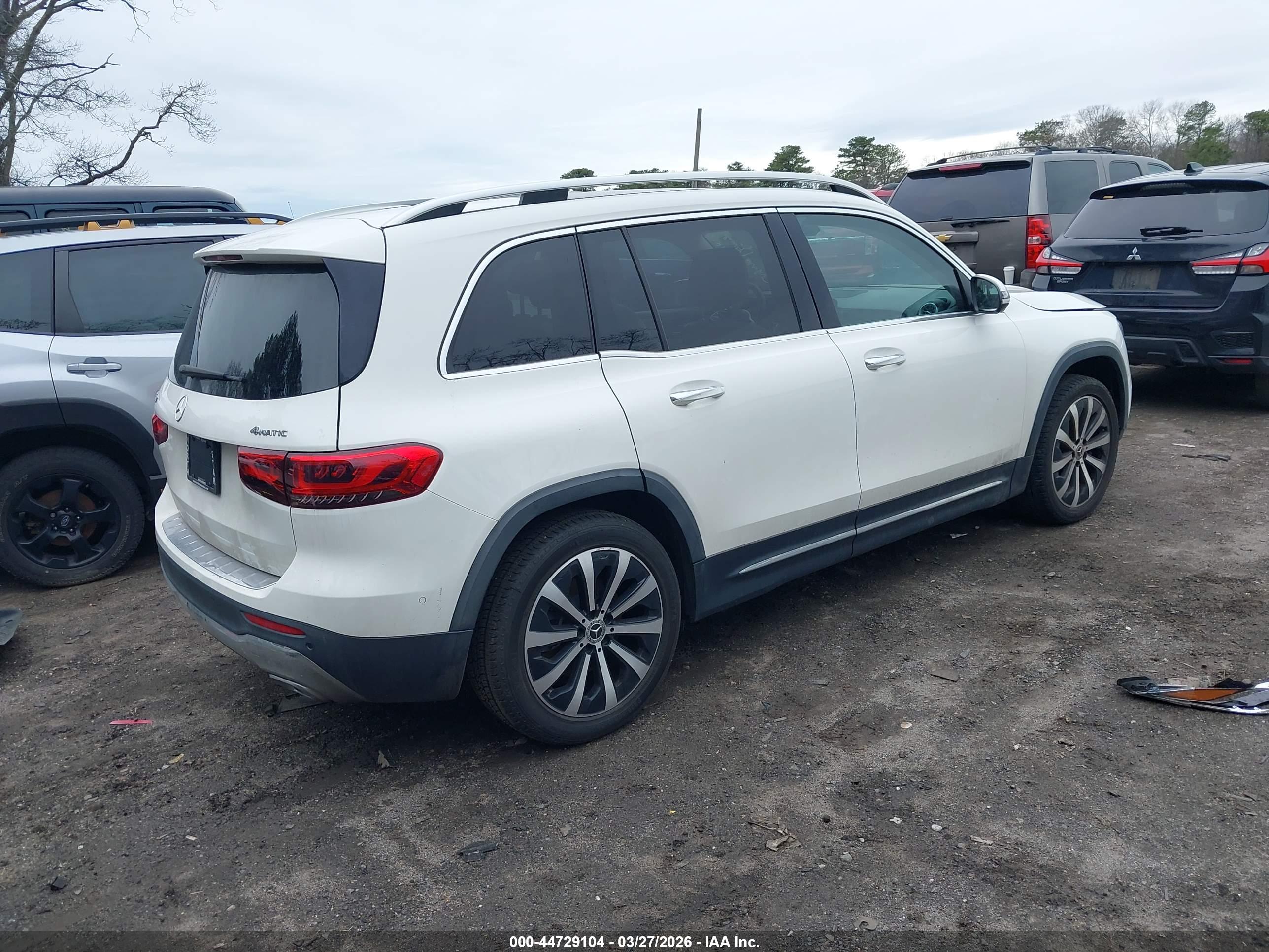 MERCEDES-BENZ GLB image 4