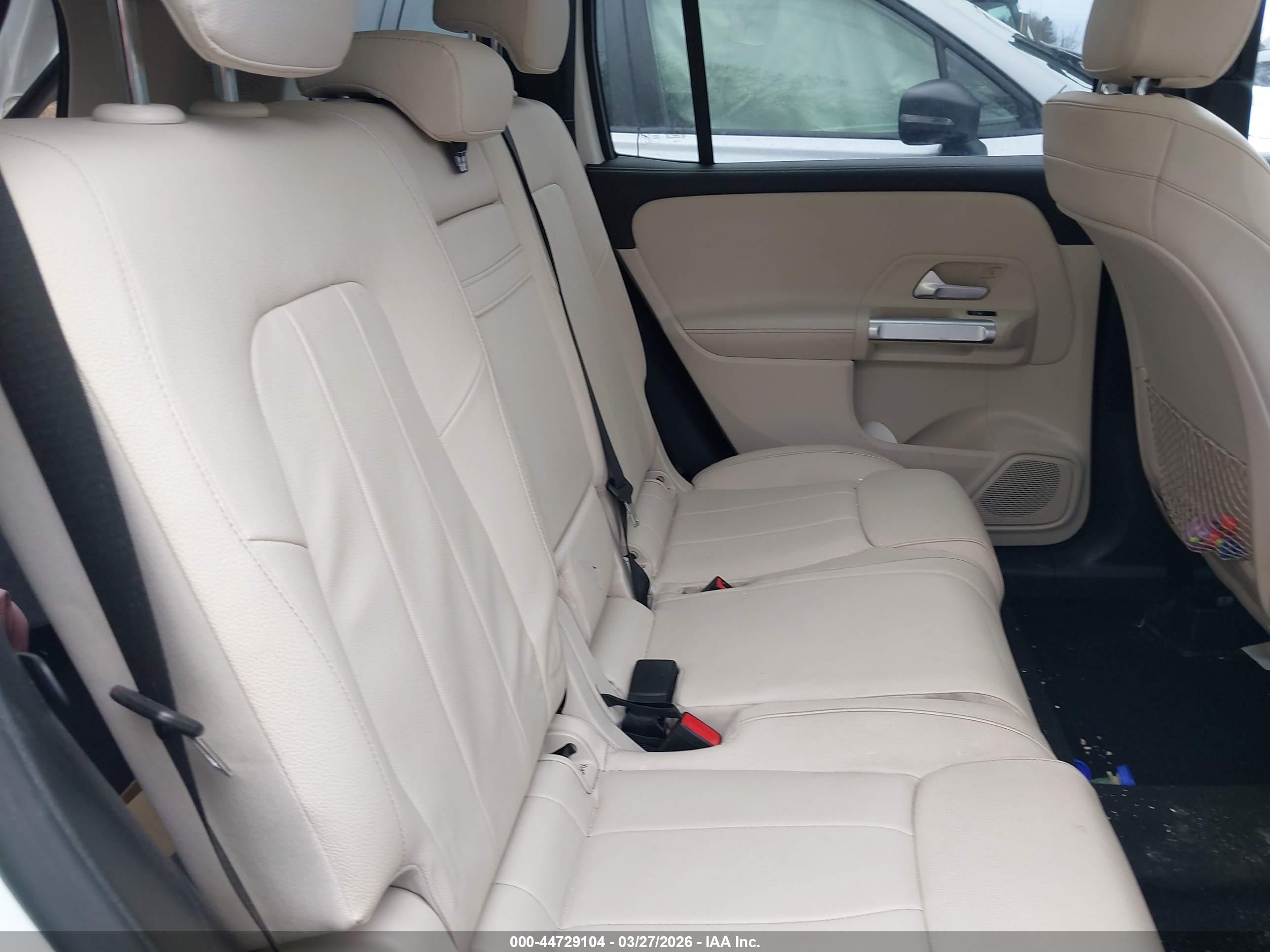 MERCEDES-BENZ GLB image 8