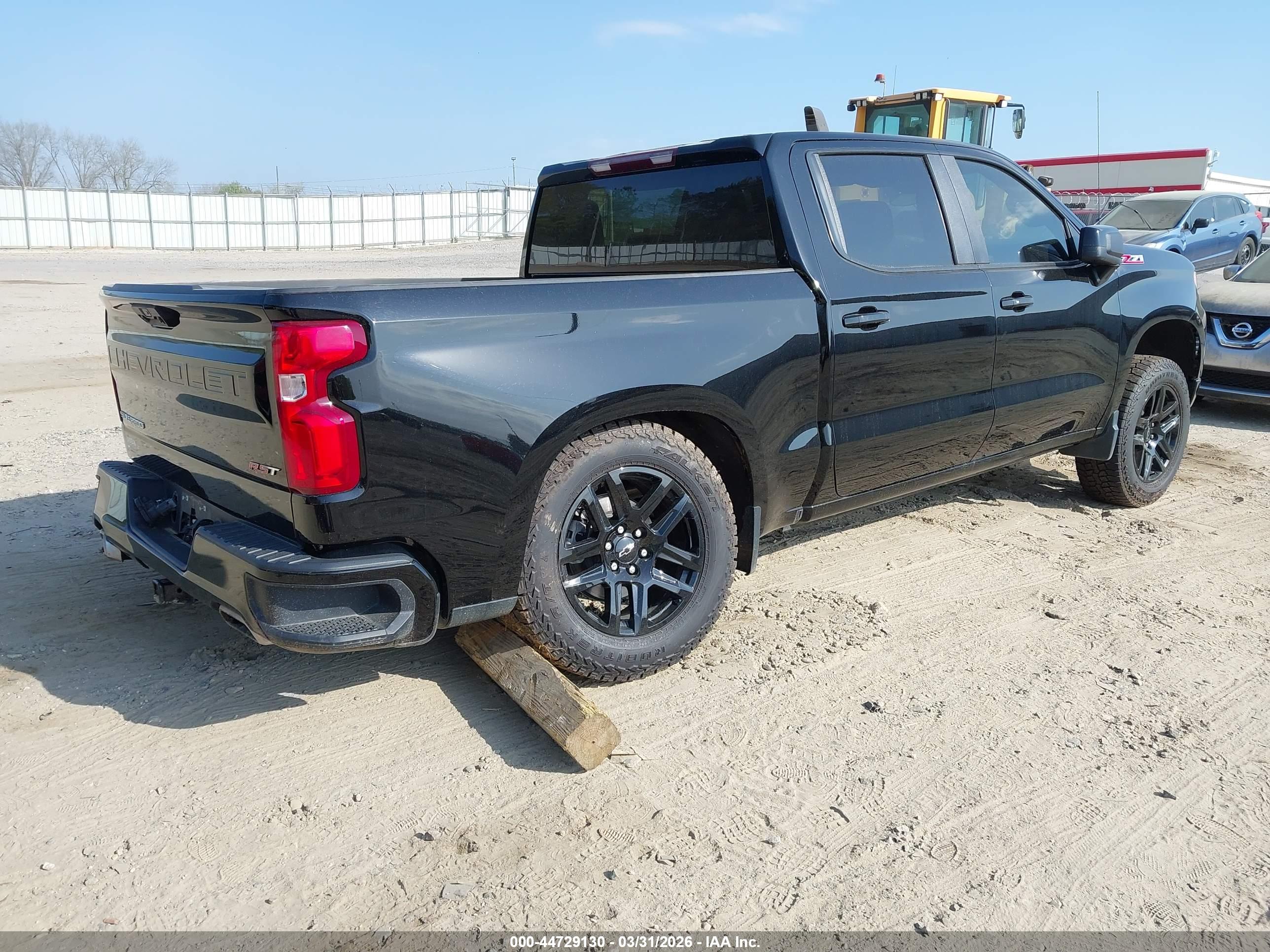 CHEVROLET SILVERADO image 4