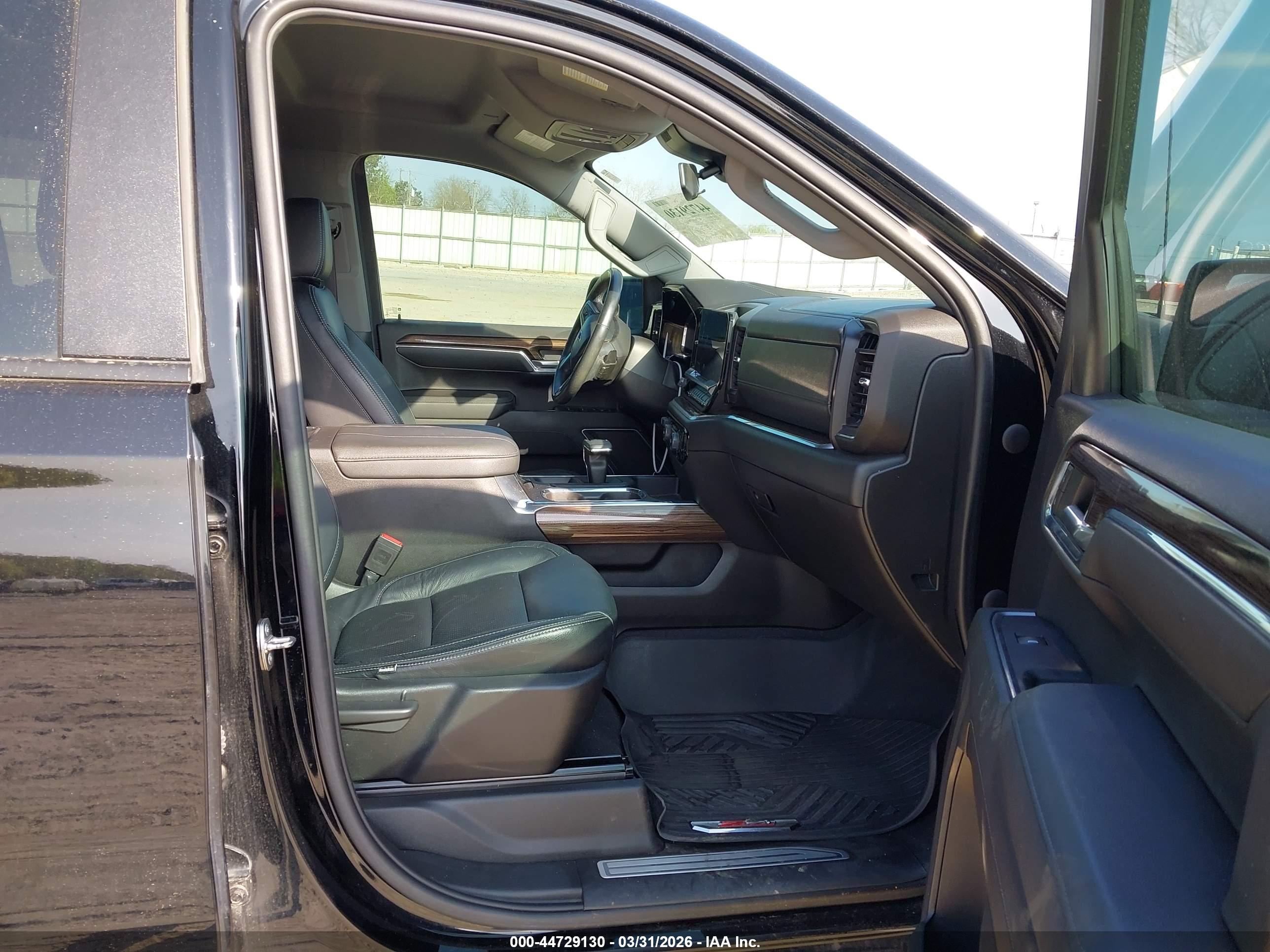 CHEVROLET SILVERADO image 5