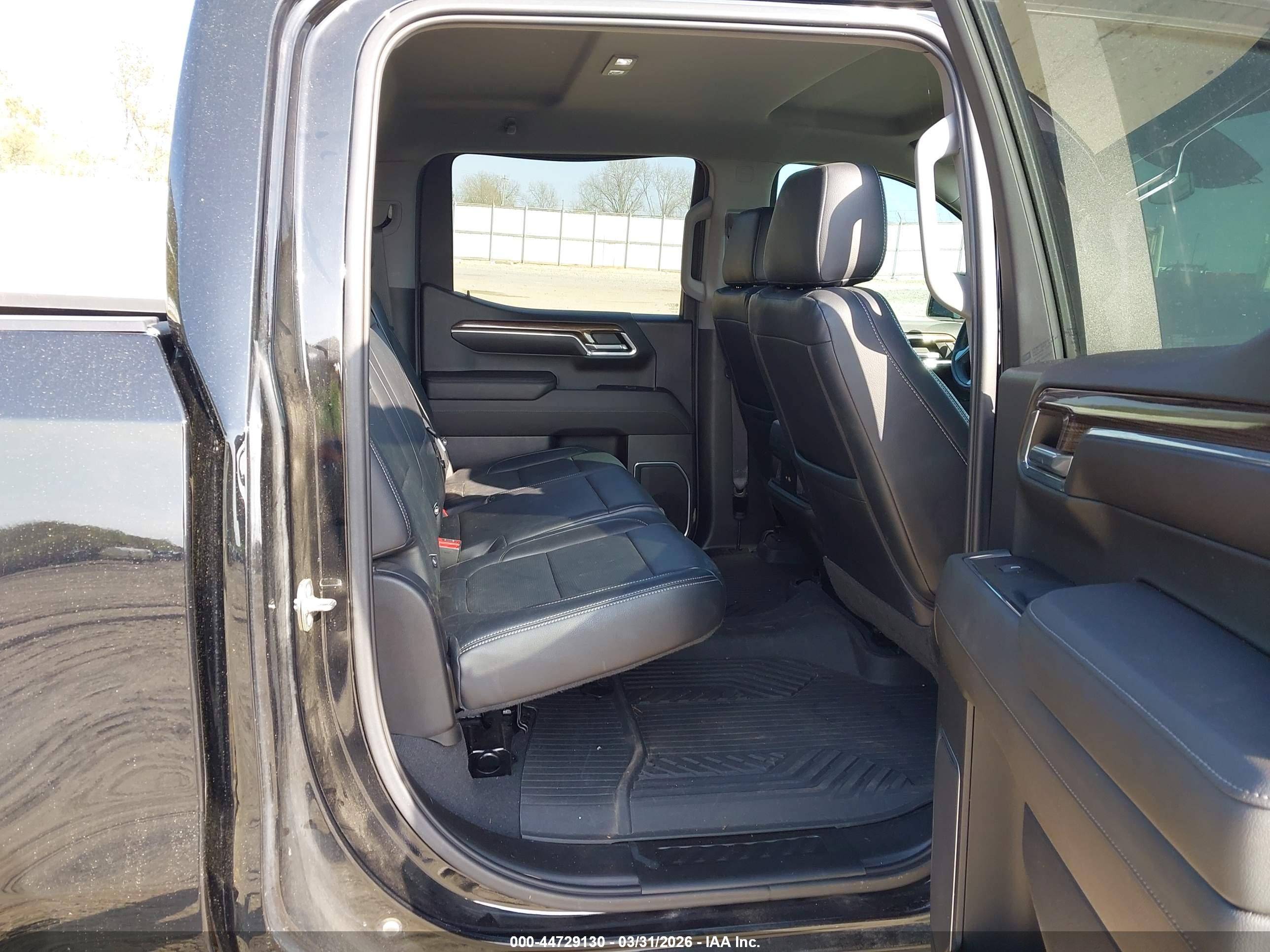 CHEVROLET SILVERADO image 8