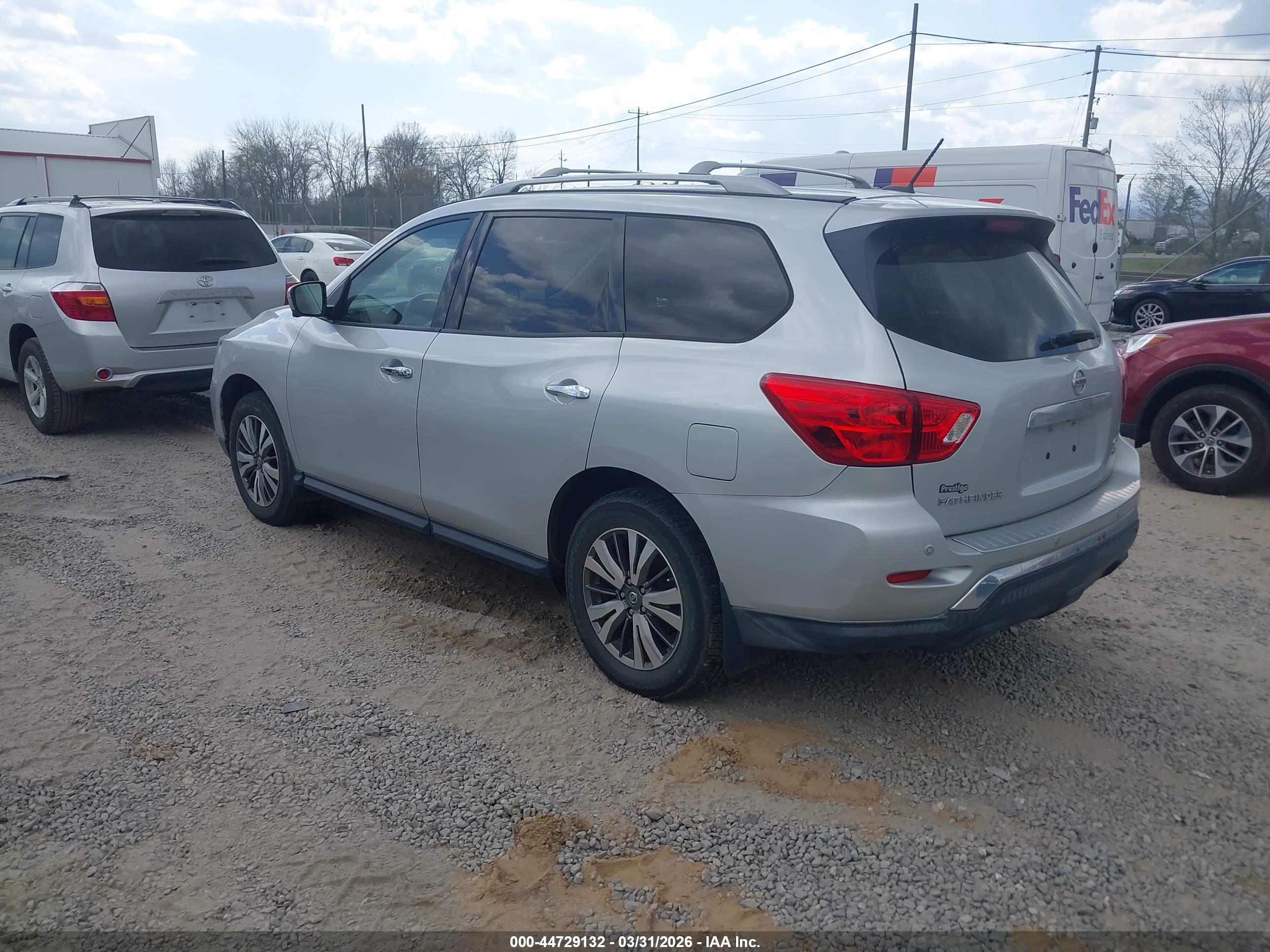NISSAN PATHFINDER image 3