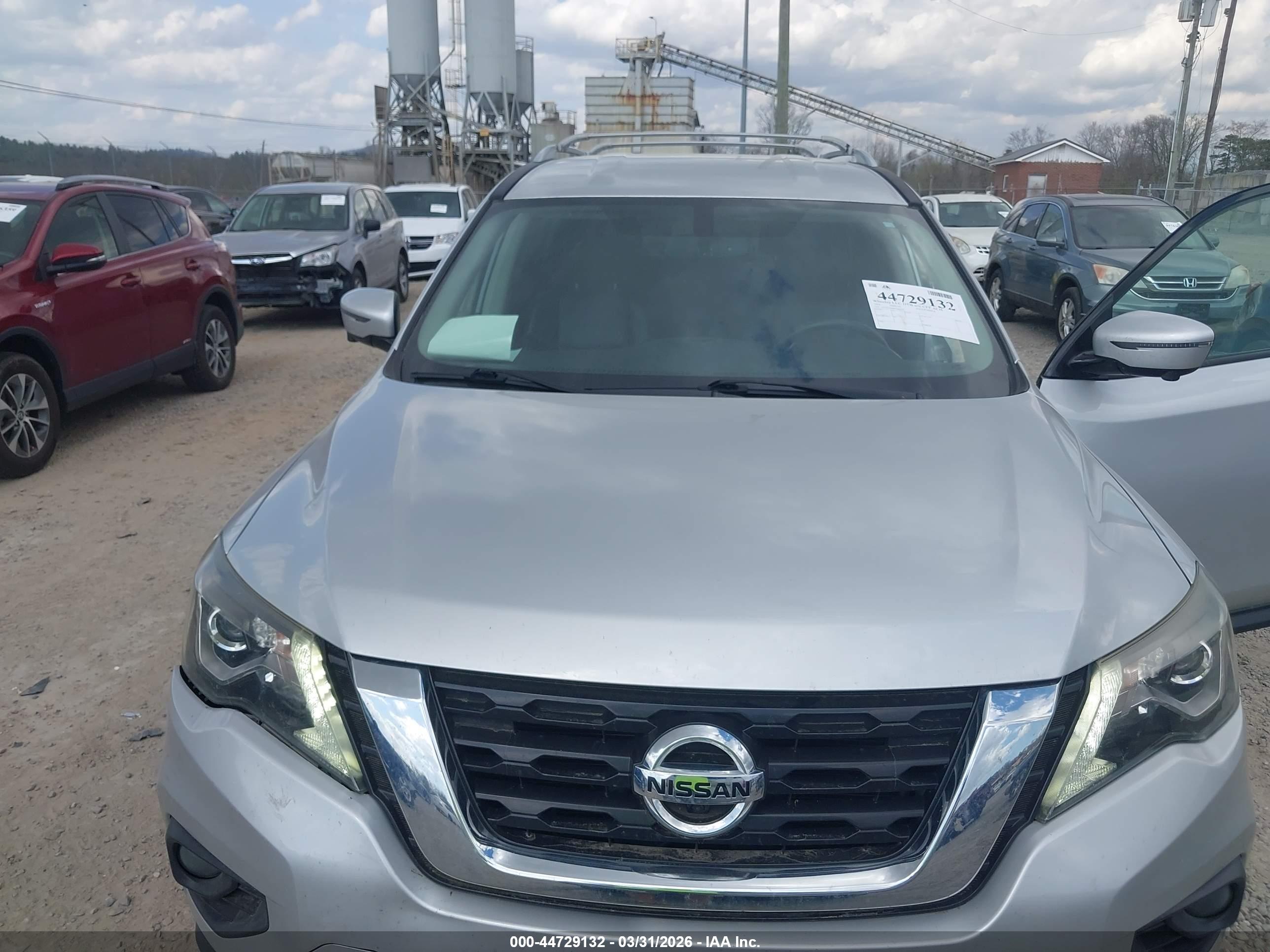 NISSAN PATHFINDER image 6