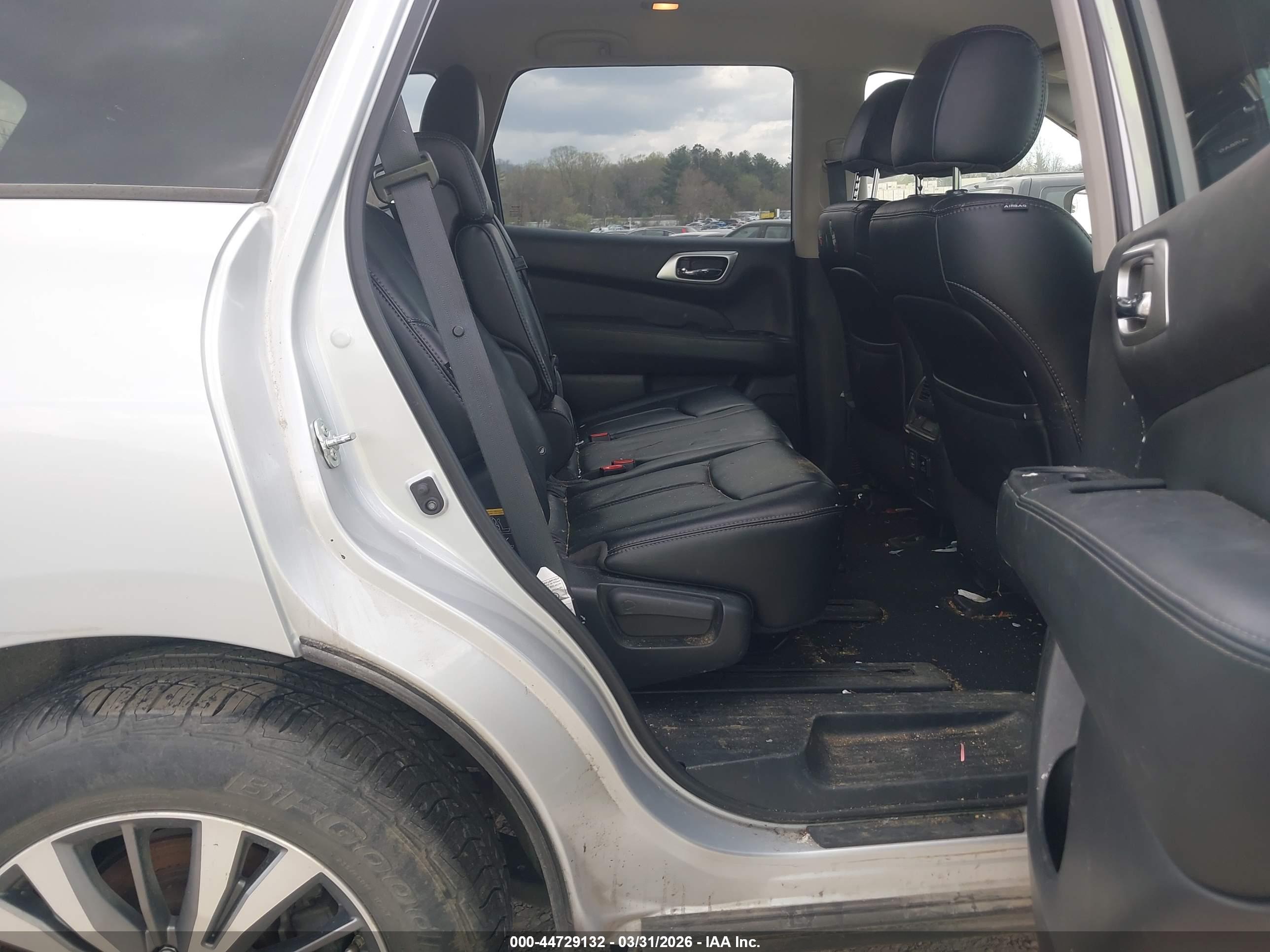 NISSAN PATHFINDER image 8