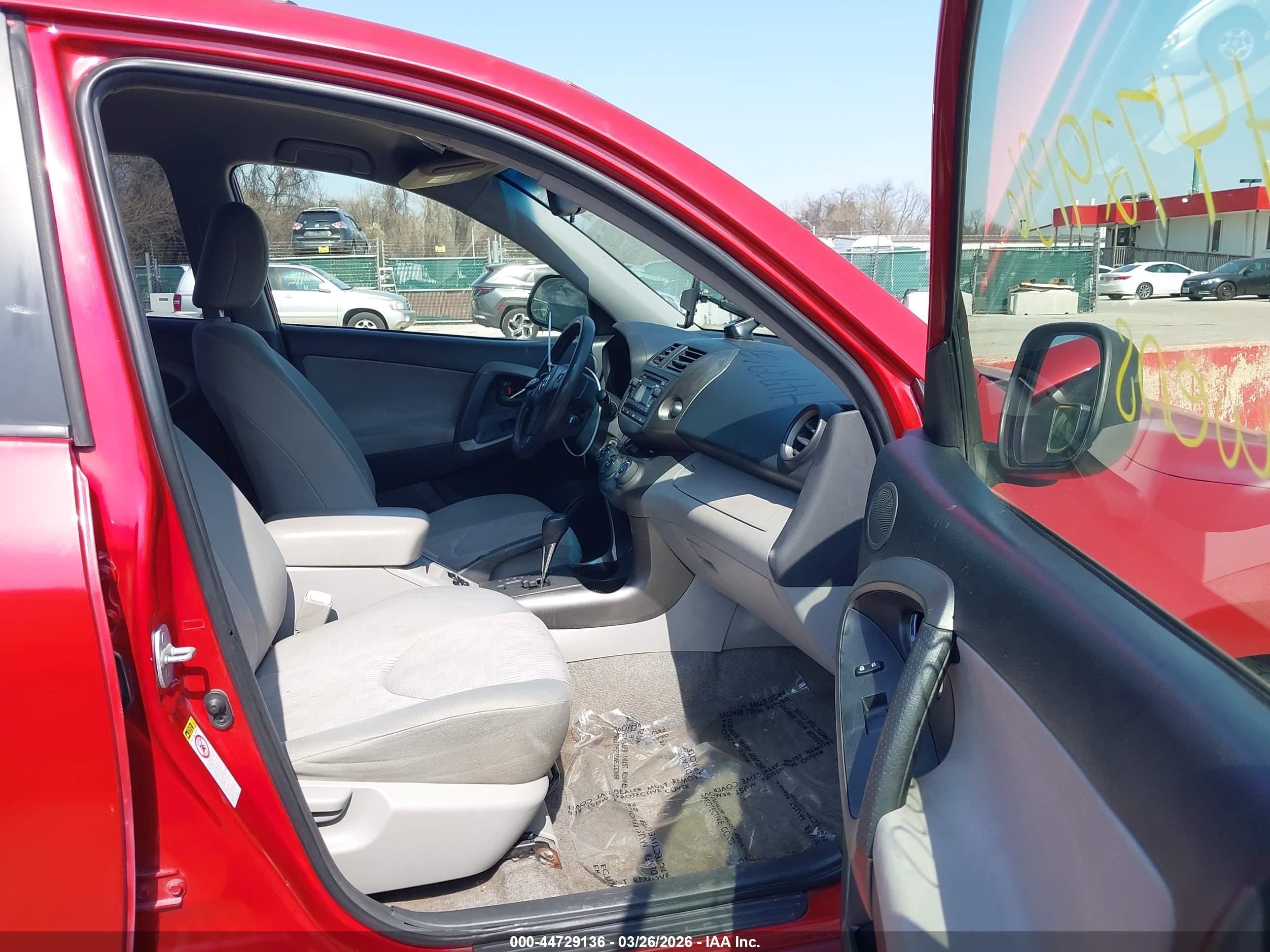 TOYOTA RAV4 image 5