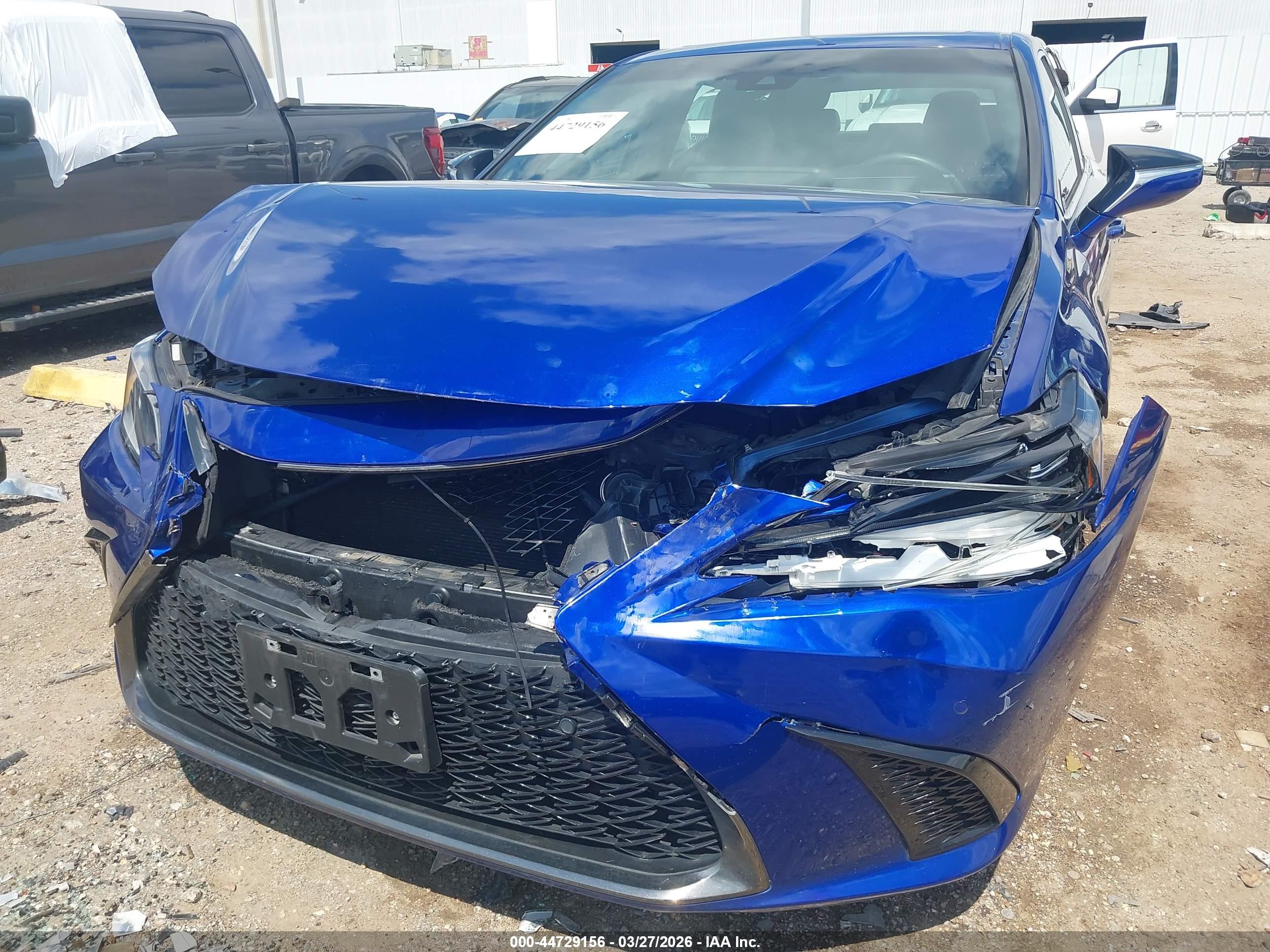 LEXUS ES image 6