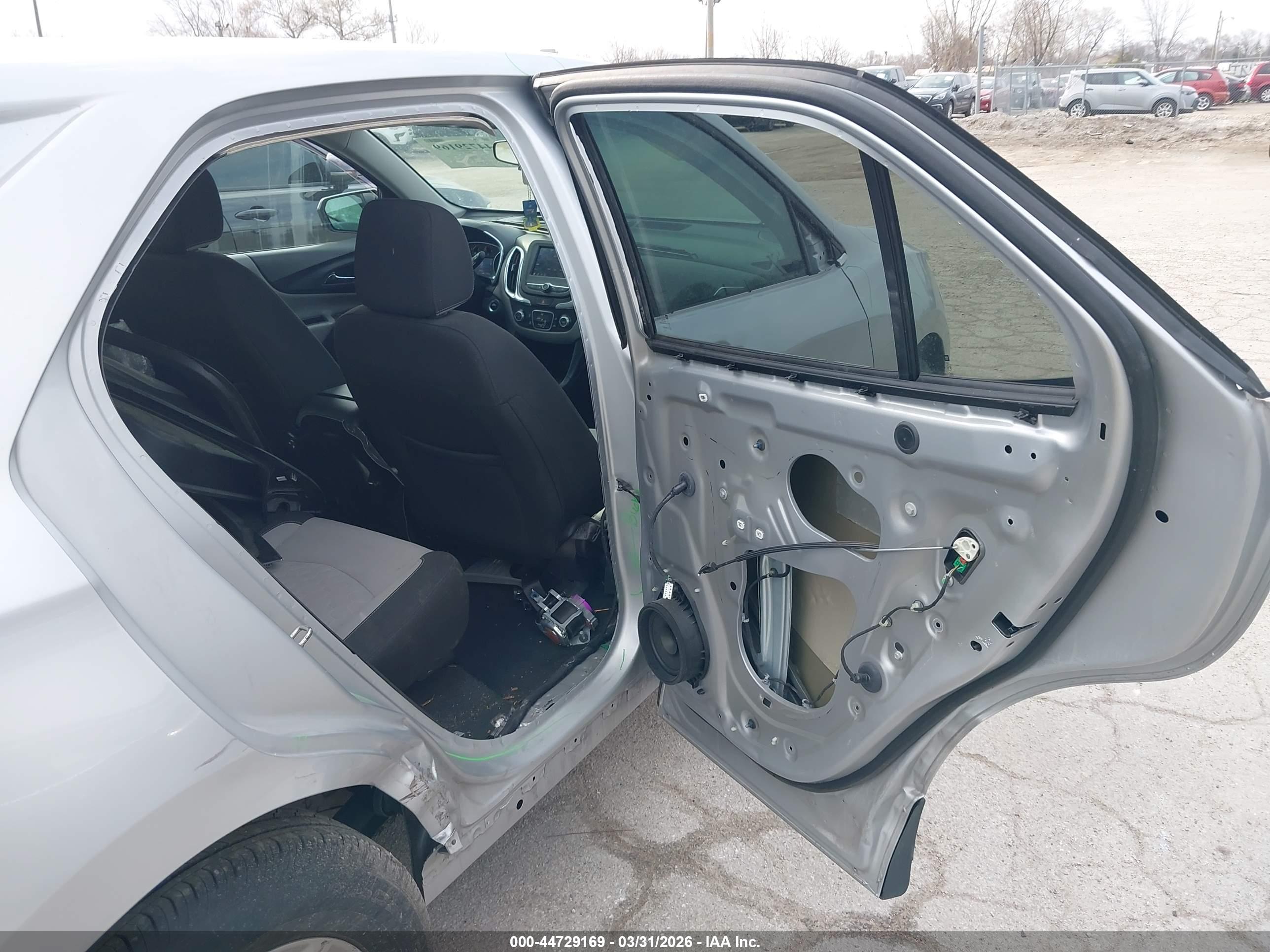 CHEVROLET EQUINOX image 8