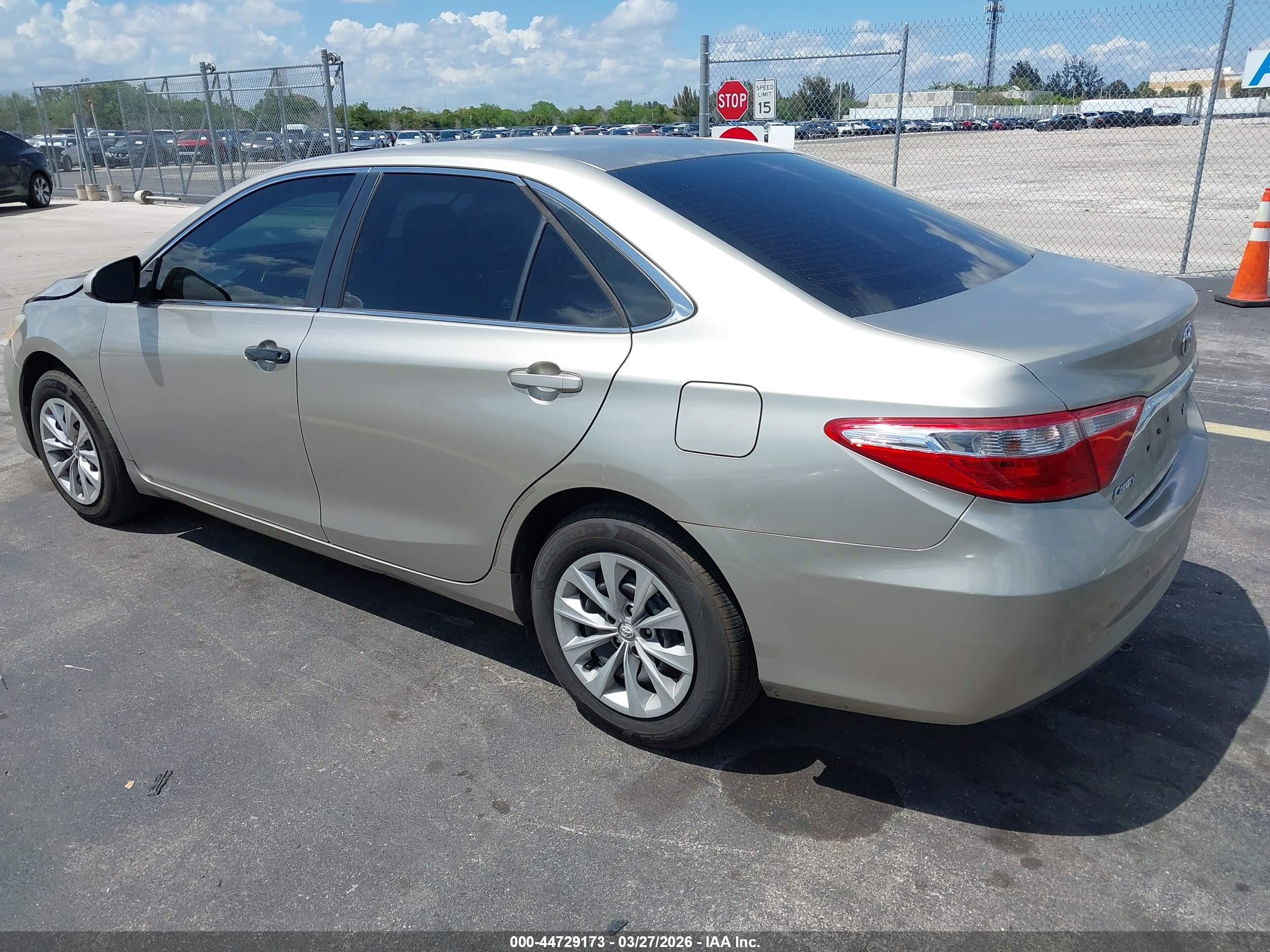 TOYOTA CAMRY image 3