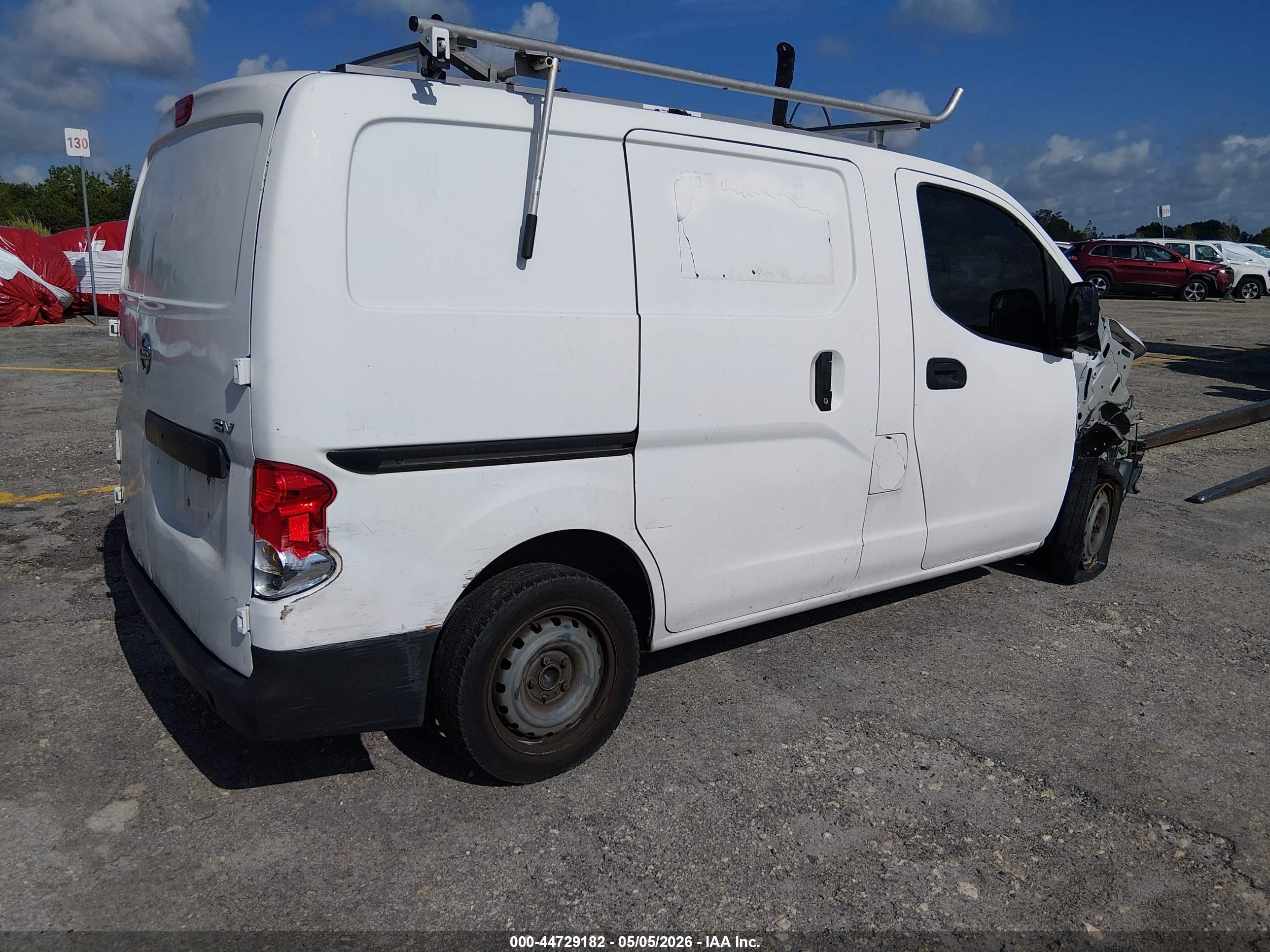 NISSAN NV200 image 4