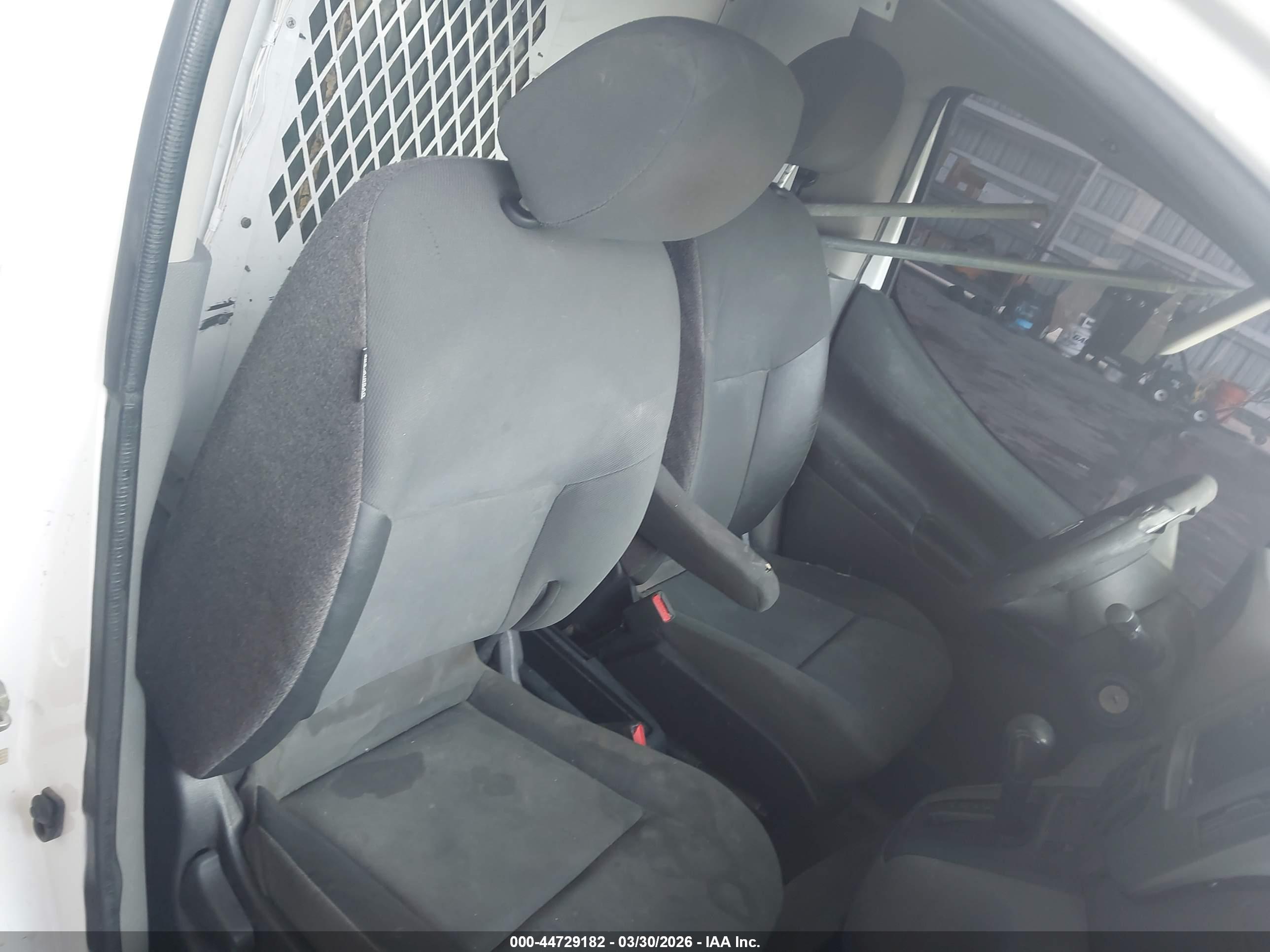 NISSAN NV200 image 8