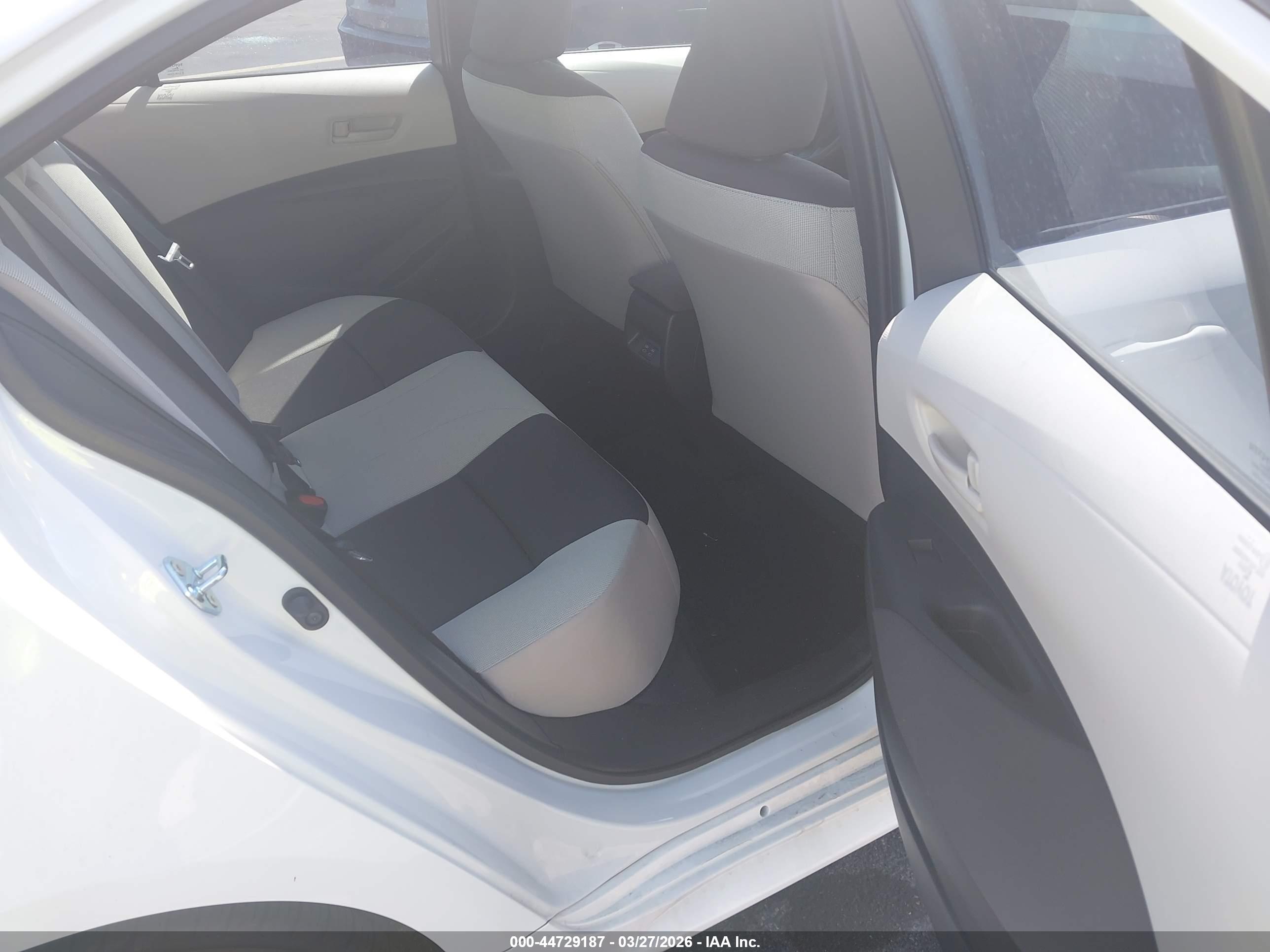 TOYOTA COROLLA image 8