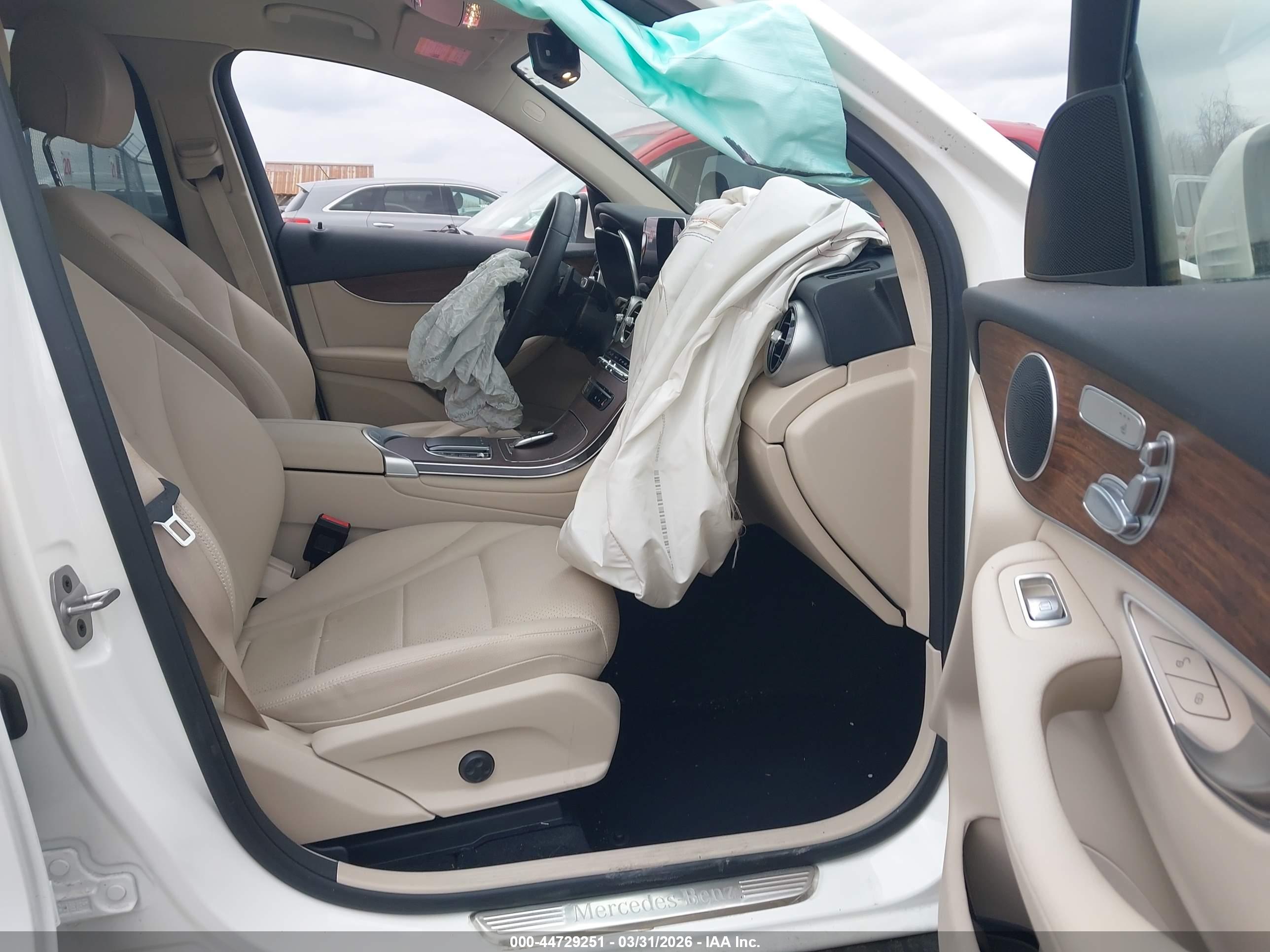 MERCEDES-BENZ GLC image 5