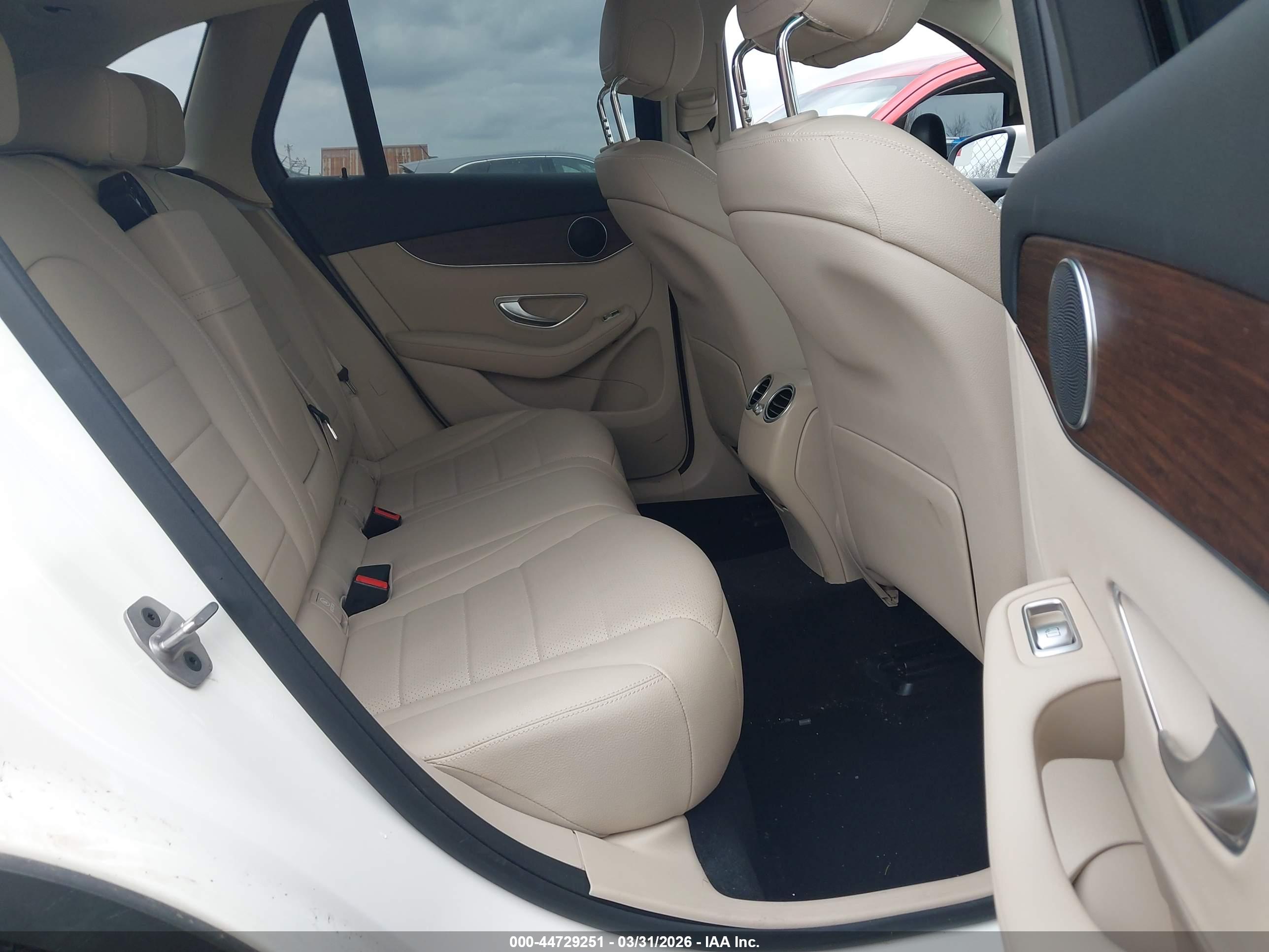 MERCEDES-BENZ GLC image 8