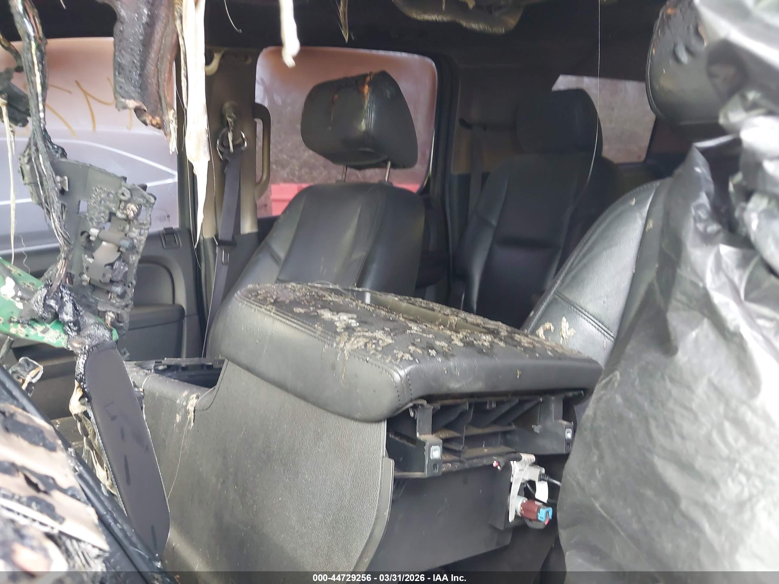 CHEVROLET SUBURBAN image 6