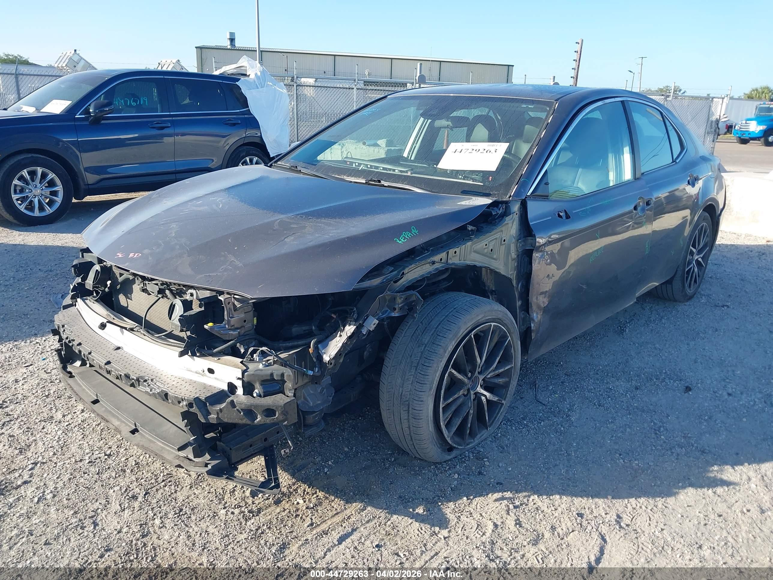 TOYOTA CAMRY image 2