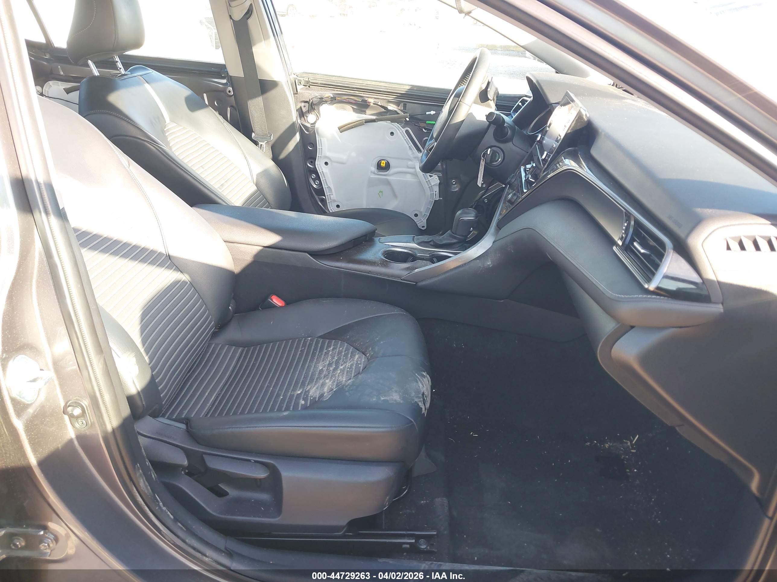 TOYOTA CAMRY image 5