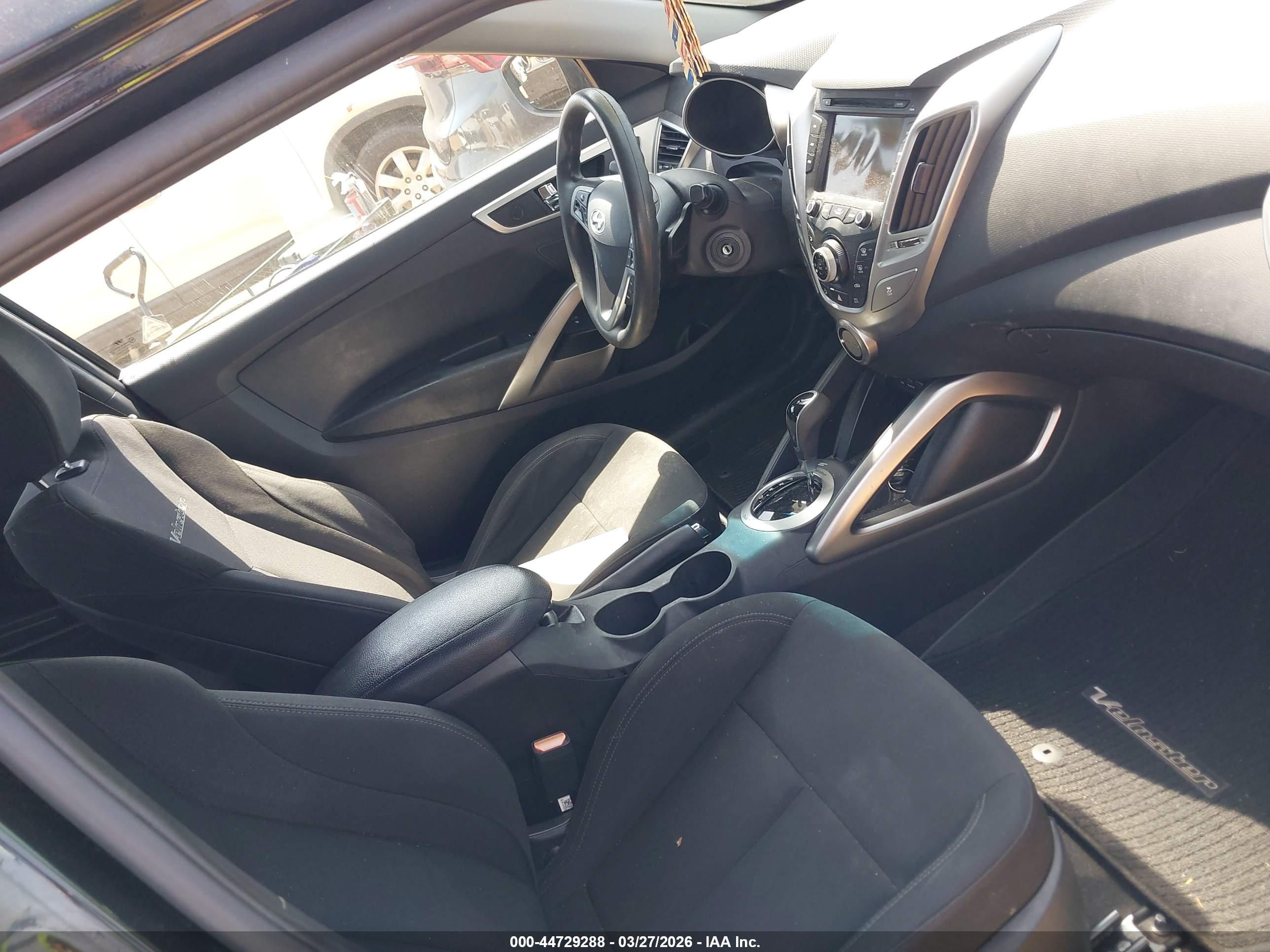 HYUNDAI VELOSTER image 5