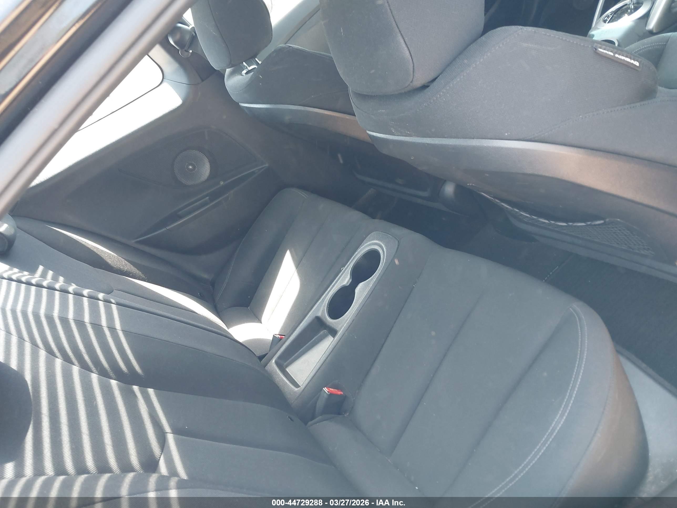 HYUNDAI VELOSTER image 8