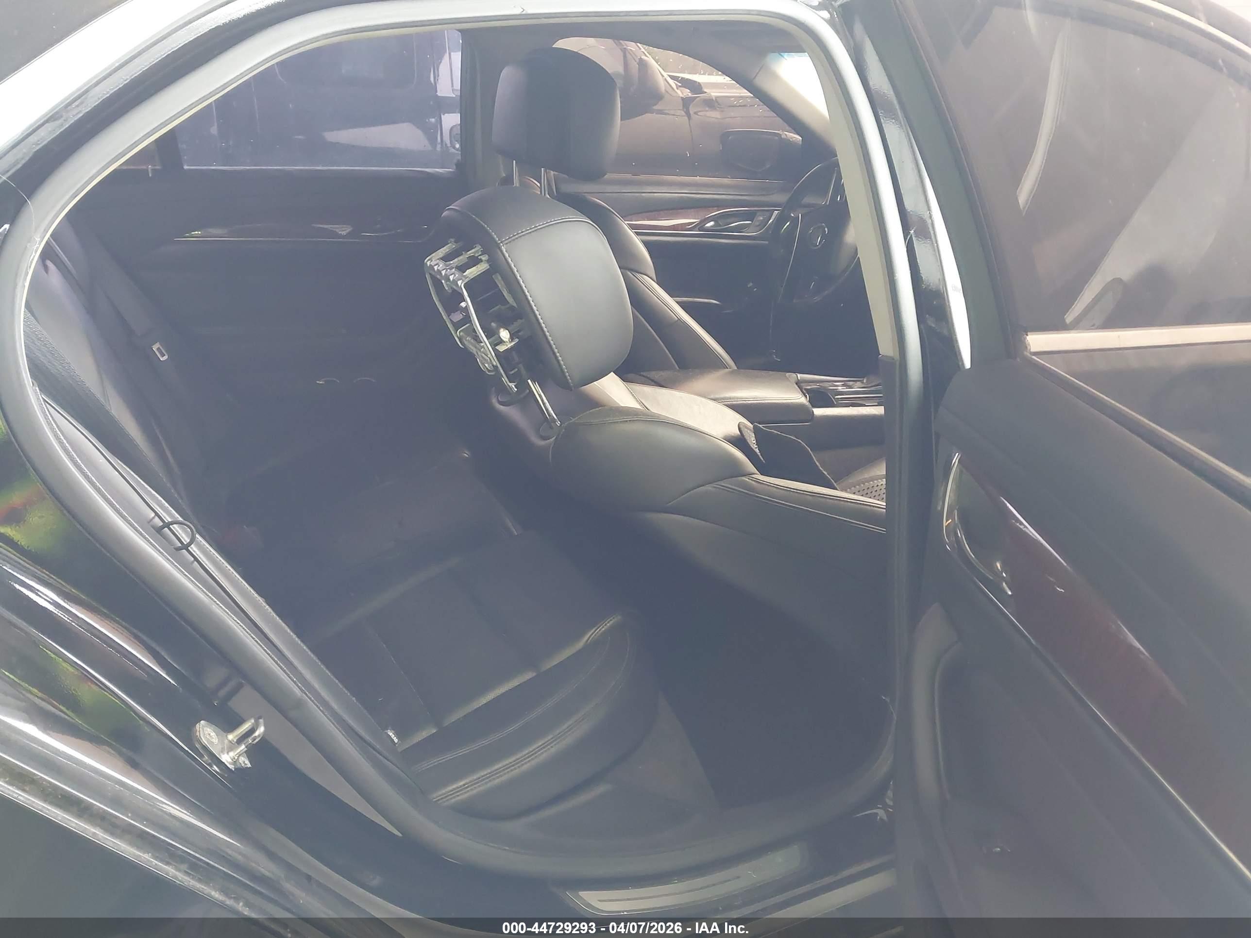 CADILLAC CTS image 8