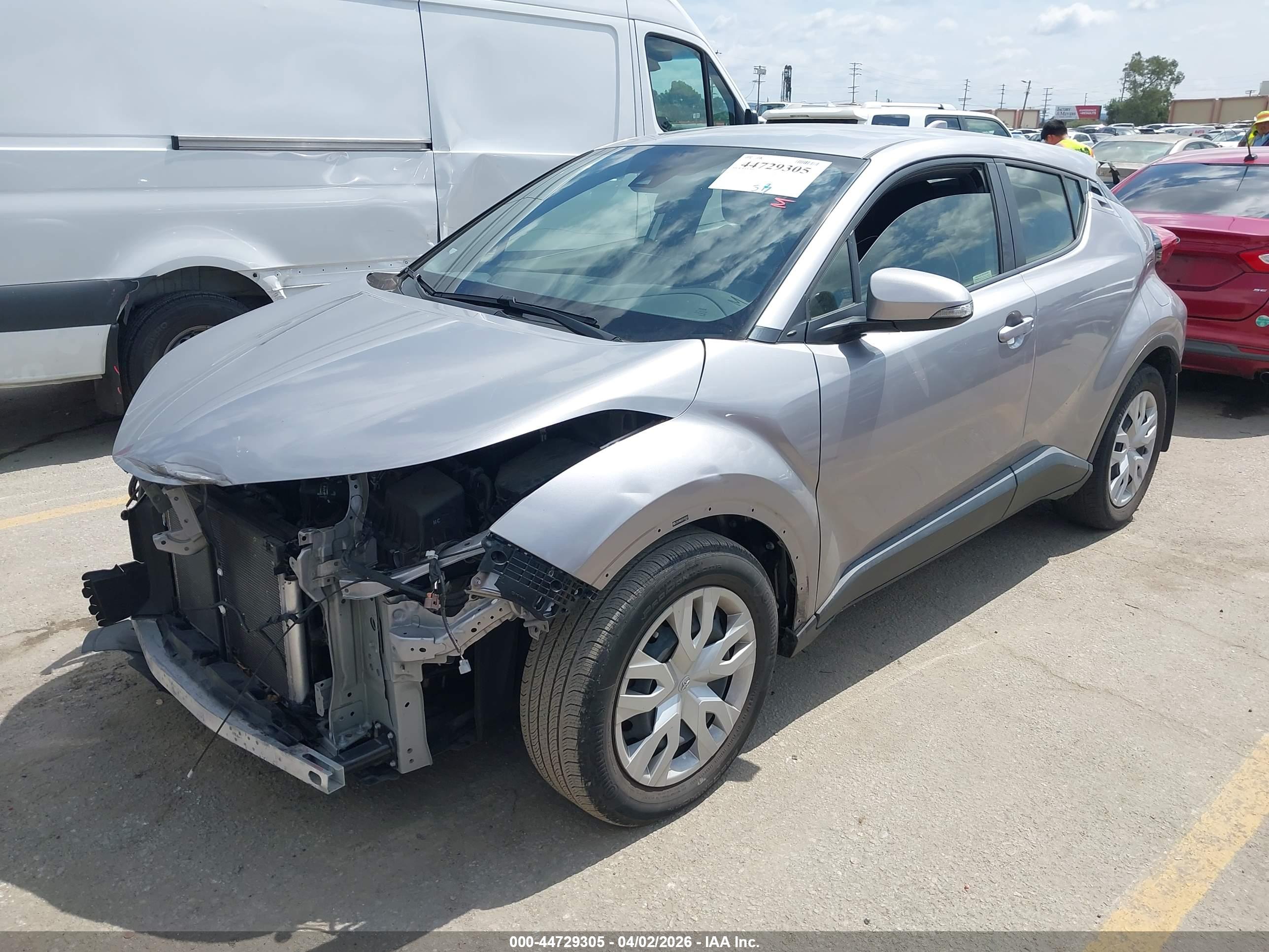 TOYOTA C-HR image 2