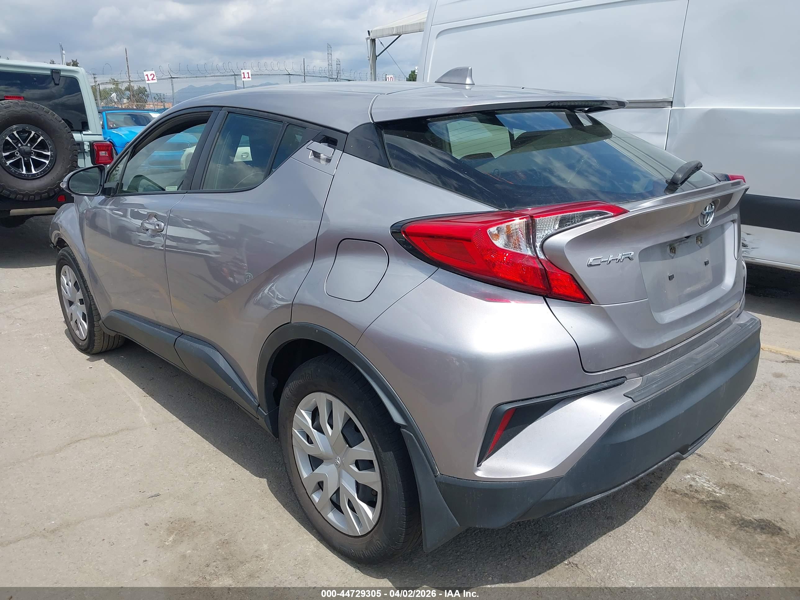 TOYOTA C-HR image 3