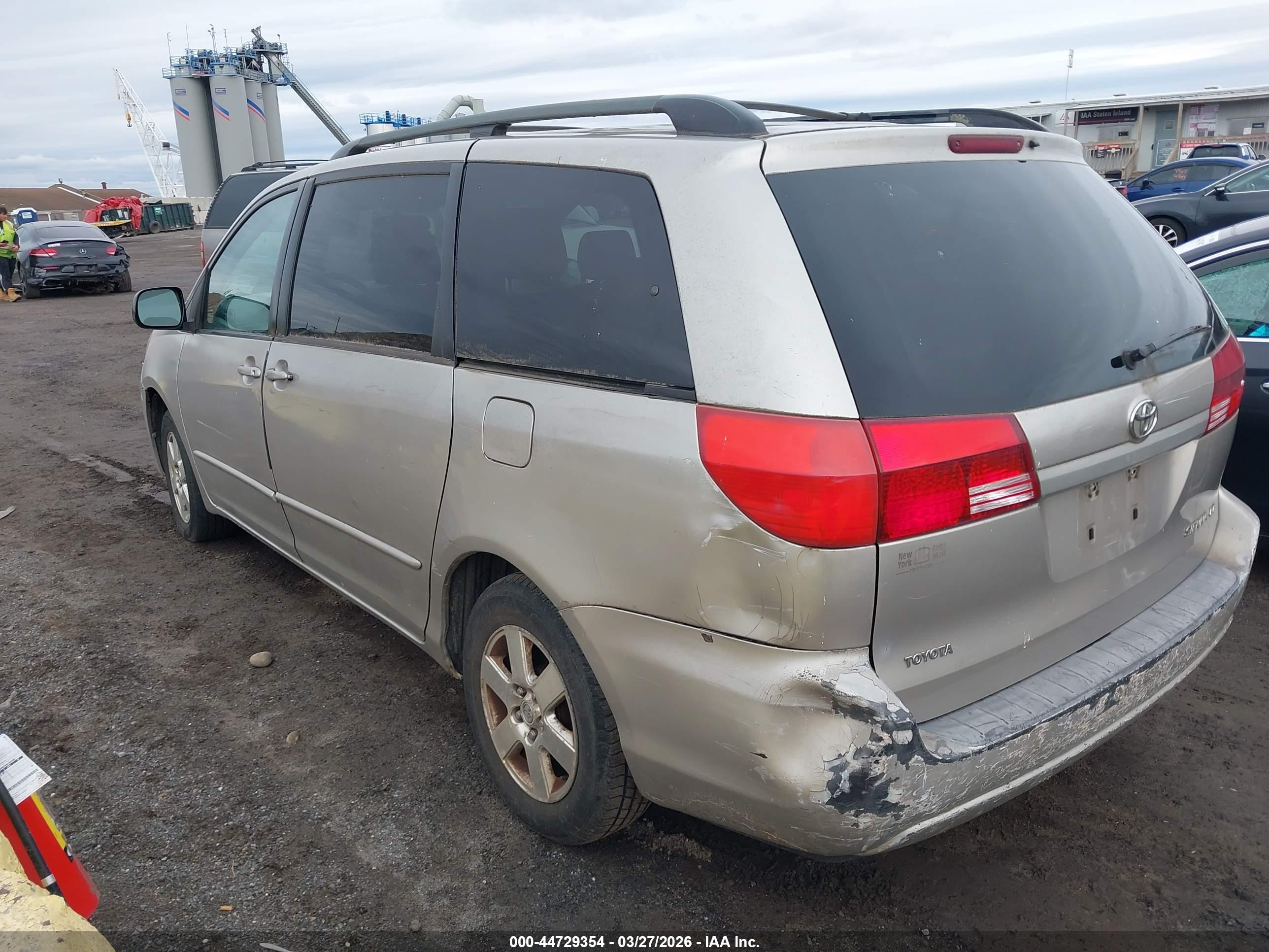 TOYOTA SIENNA image 3