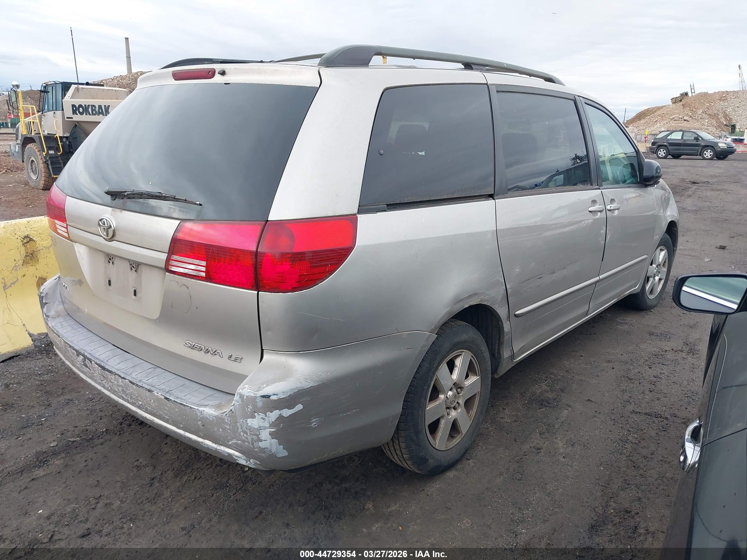 TOYOTA SIENNA image 4