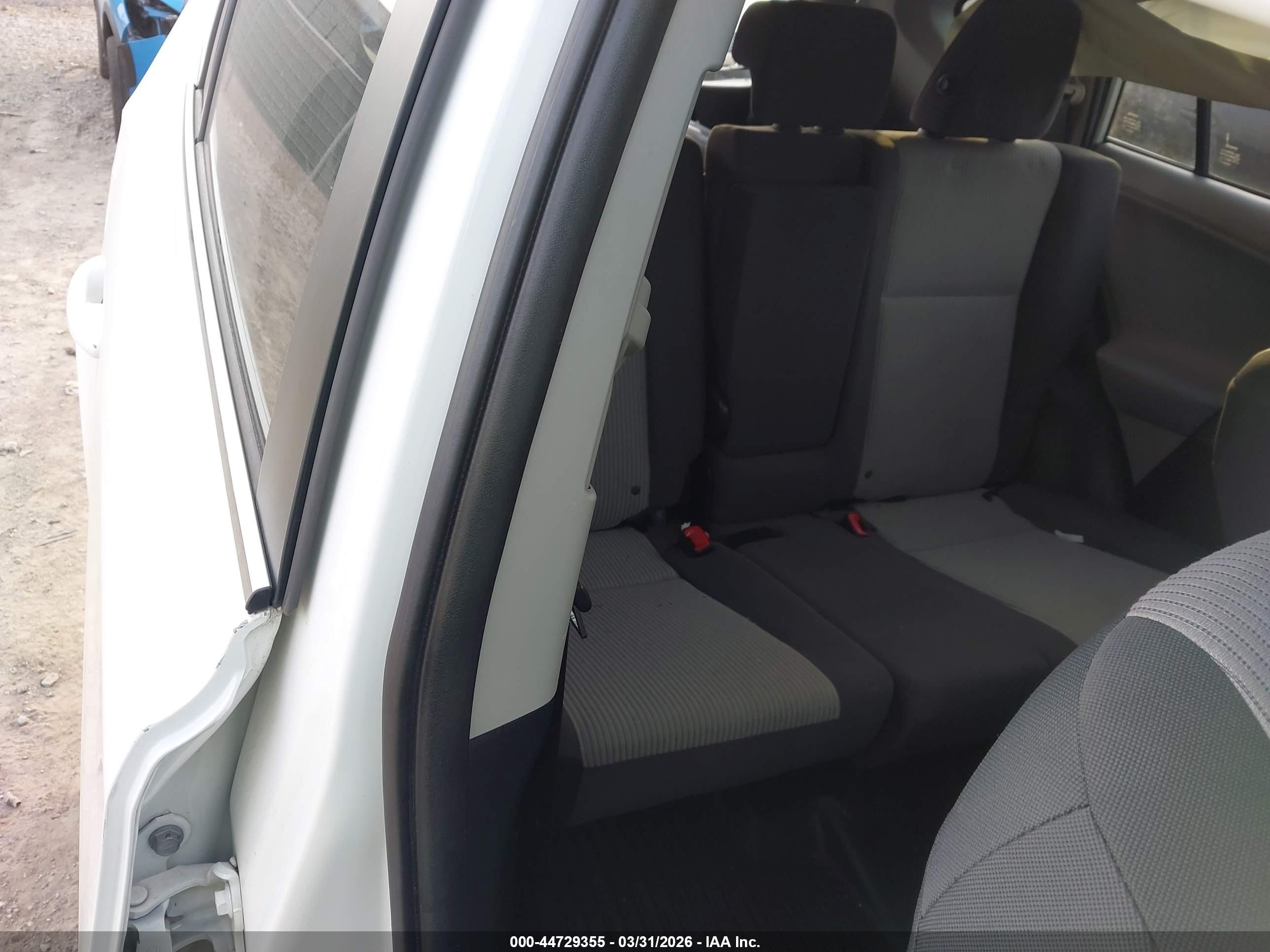 TOYOTA RAV4 image 8