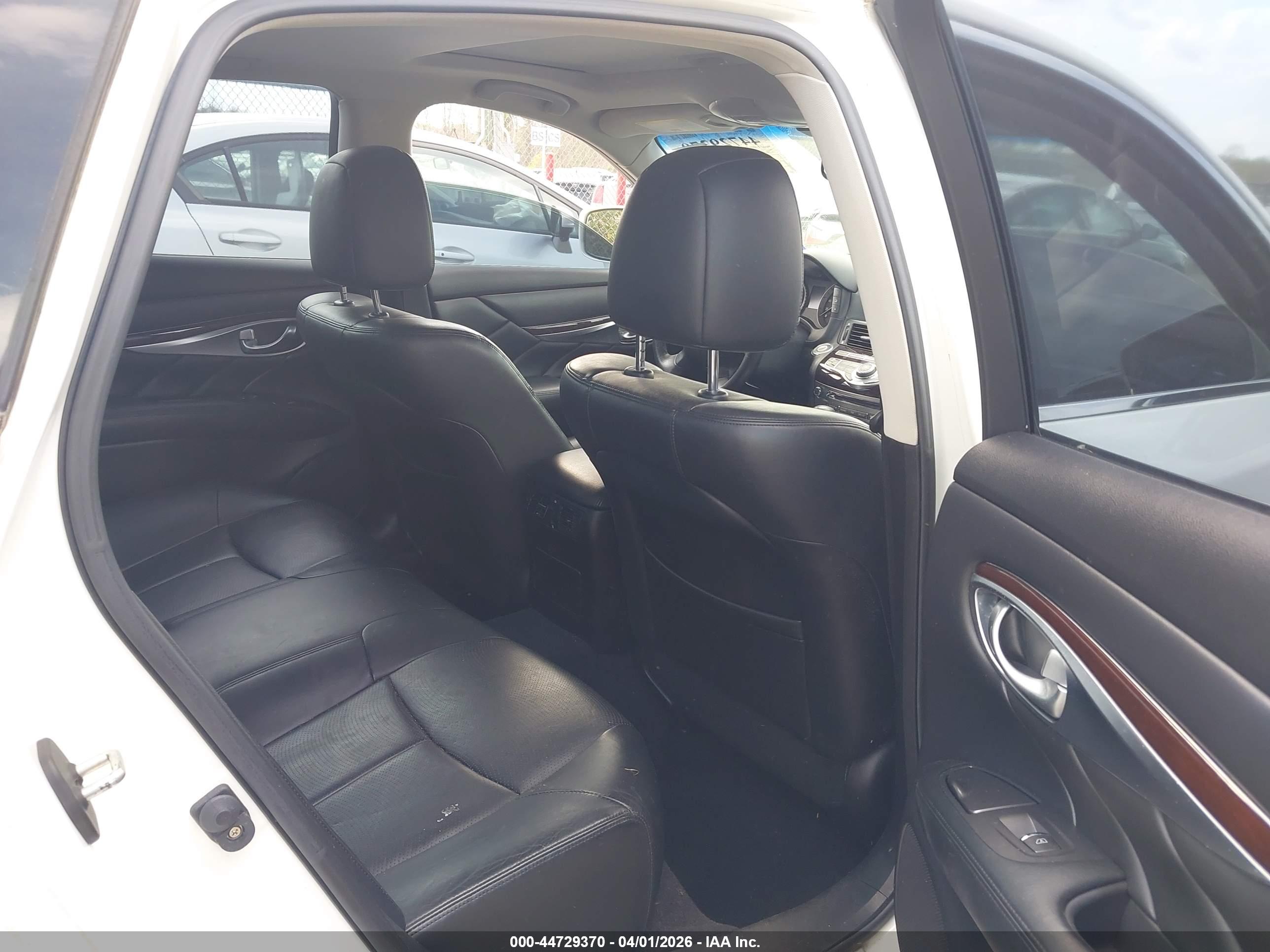 INFINITI M37X image 8