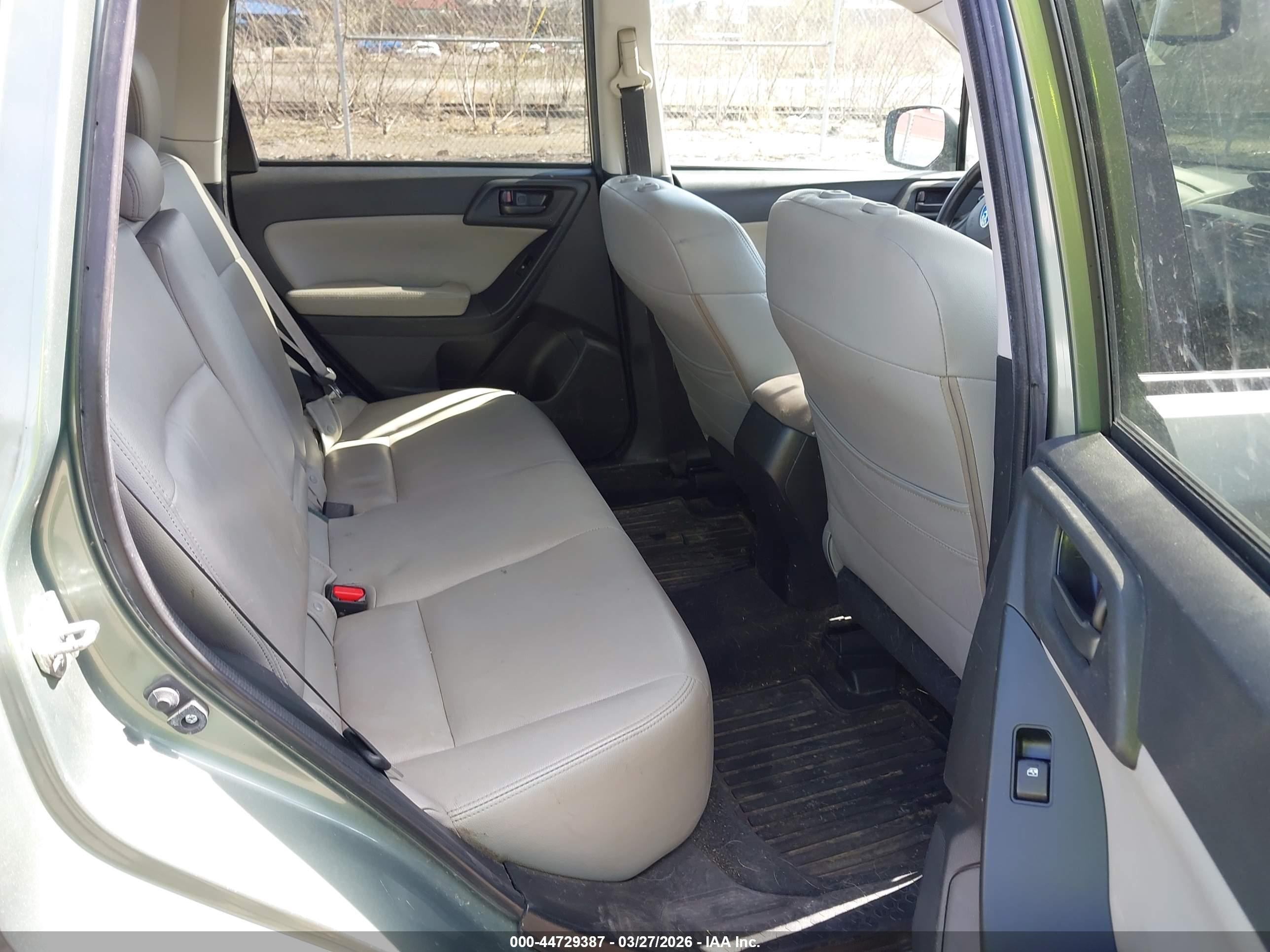 SUBARU FORESTER image 8