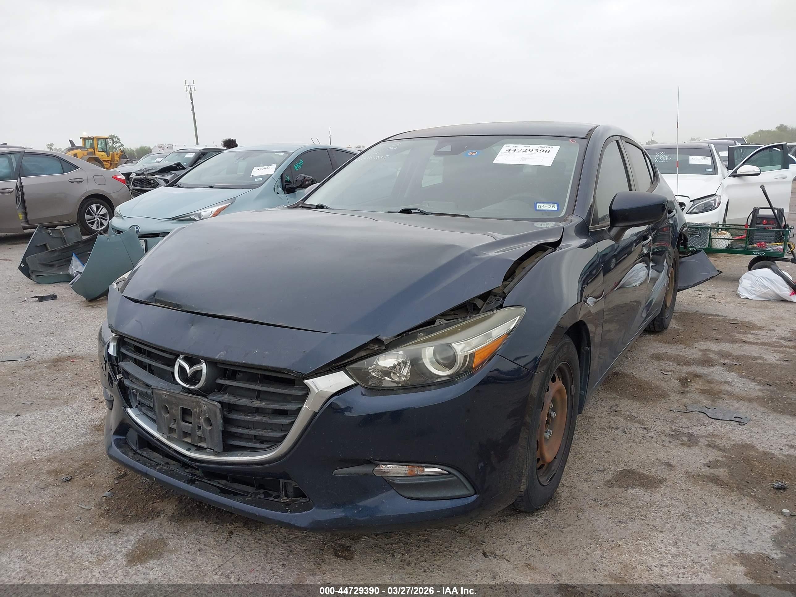 MAZDA MAZDA3 image 2