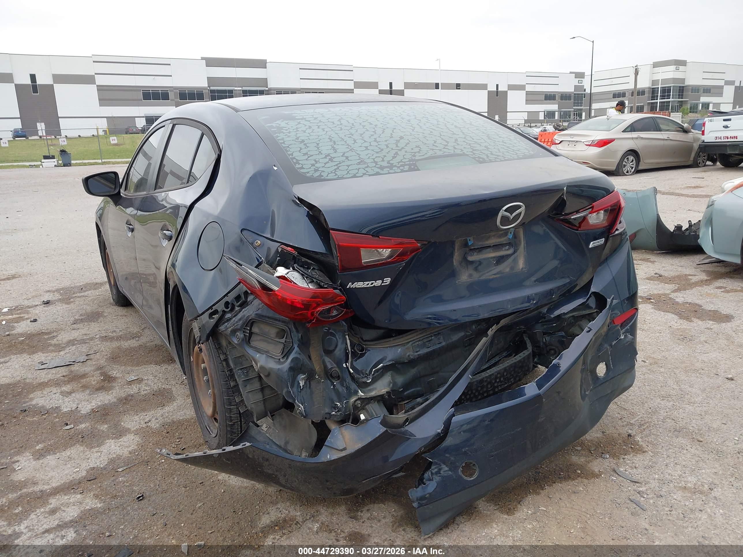MAZDA MAZDA3 image 3