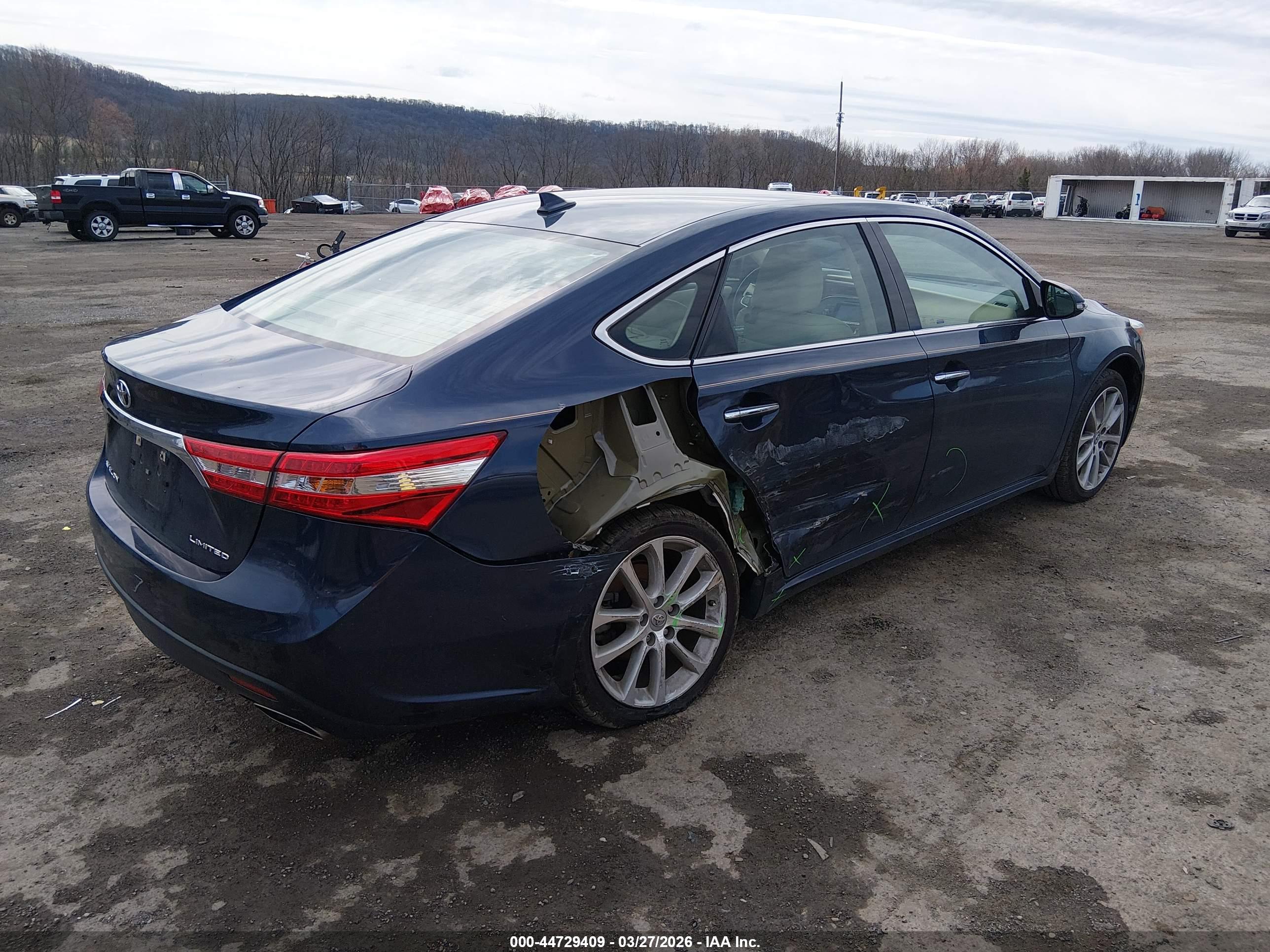 TOYOTA AVALON image 4