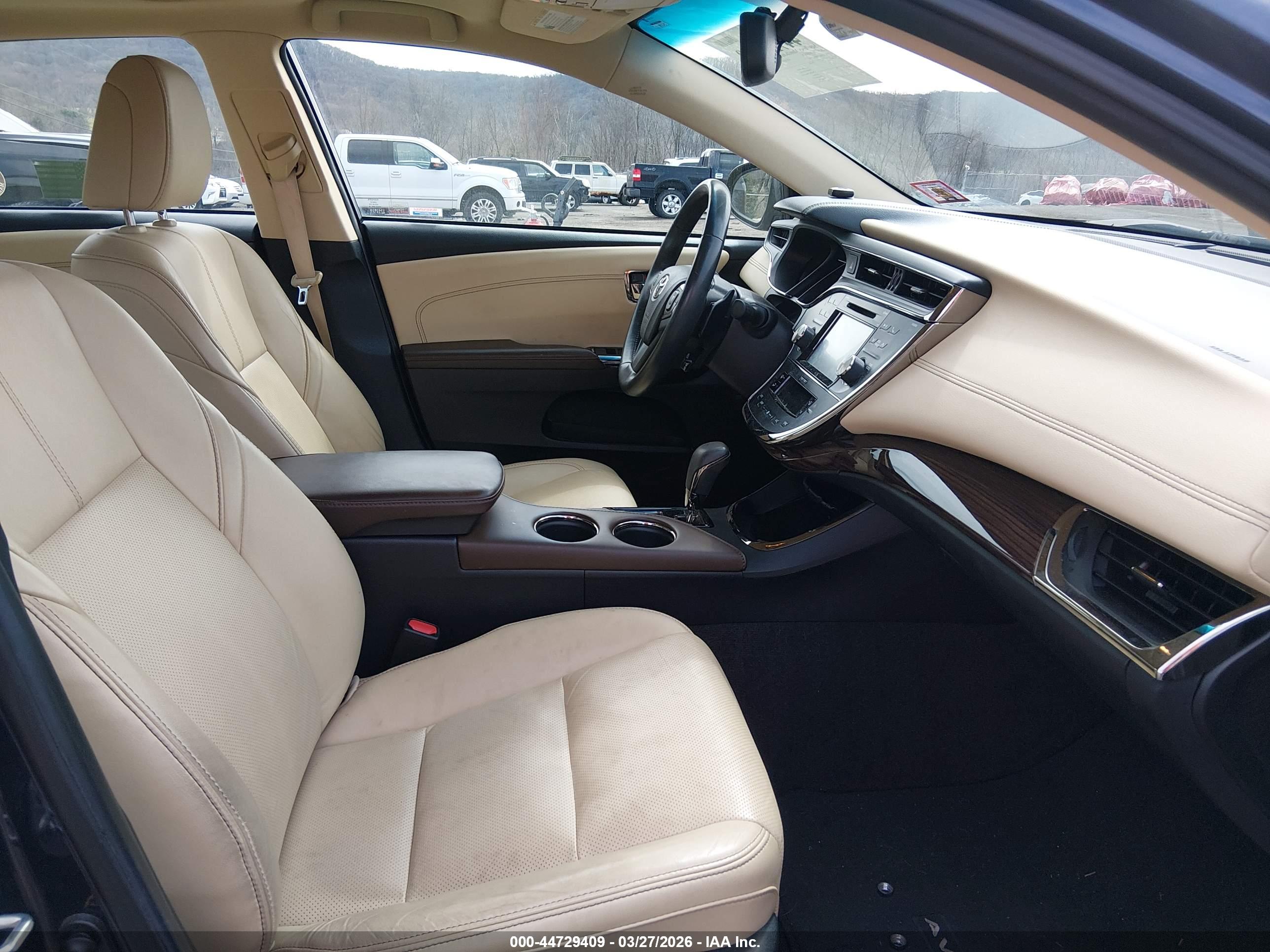 TOYOTA AVALON image 5
