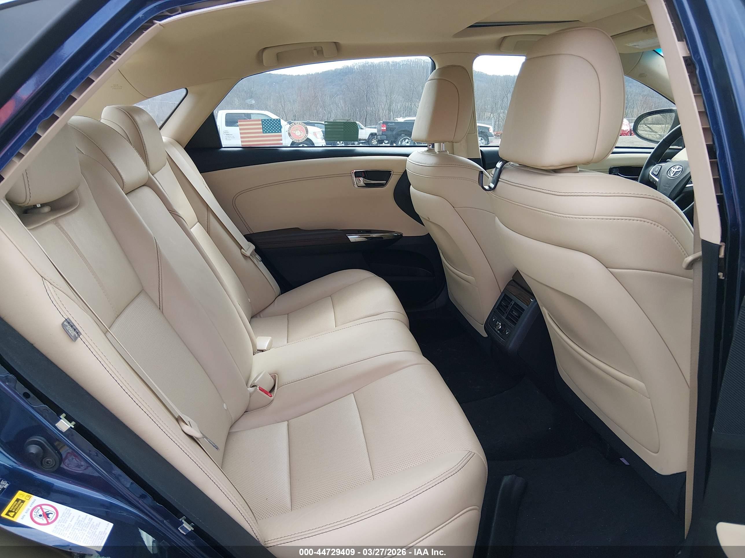 TOYOTA AVALON image 8