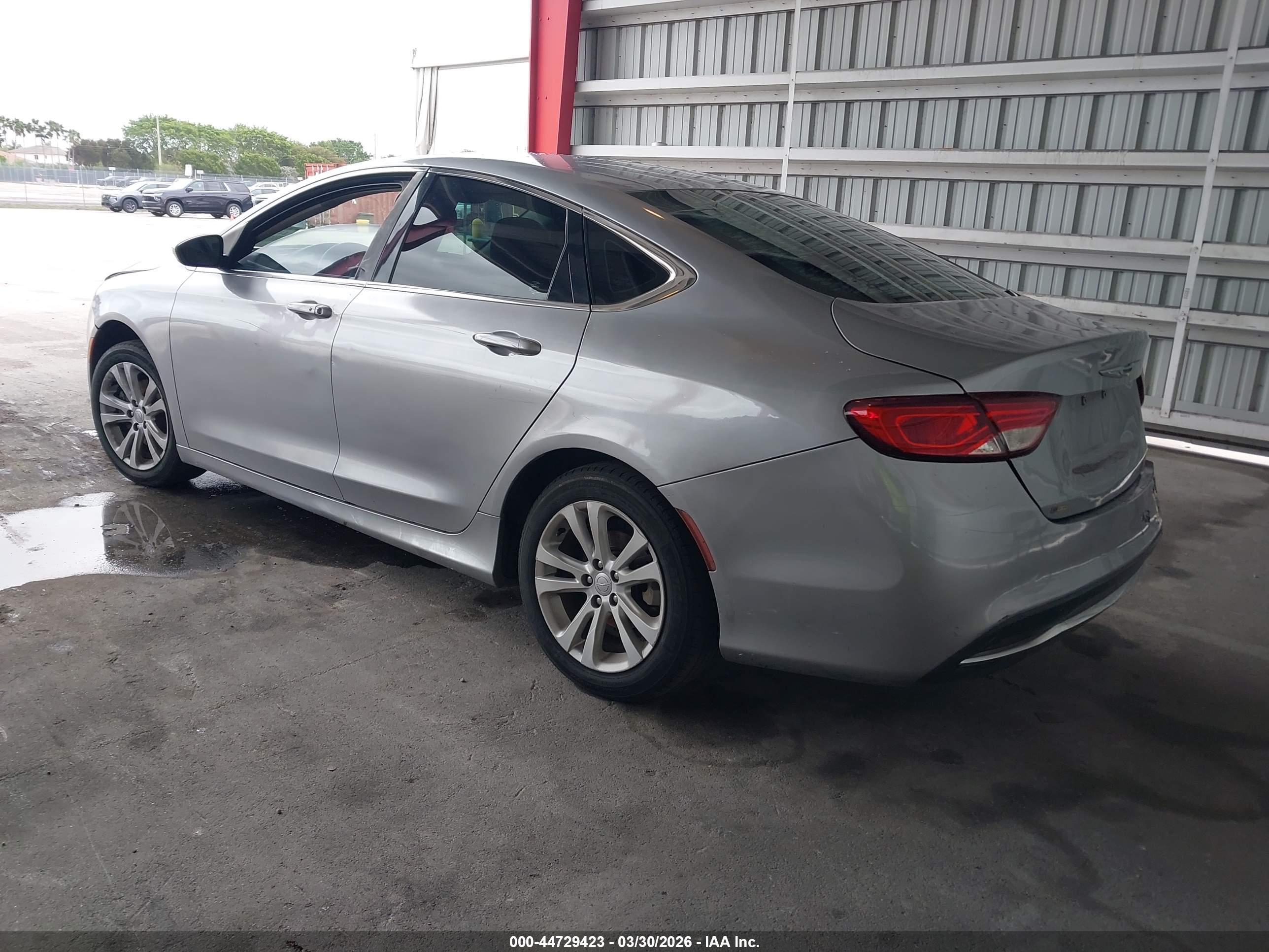 CHRYSLER 200 image 3
